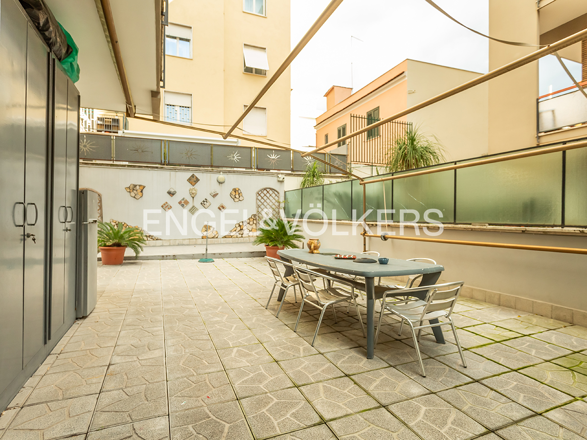 Three-room apt with large outdoor space in Appio Latino area