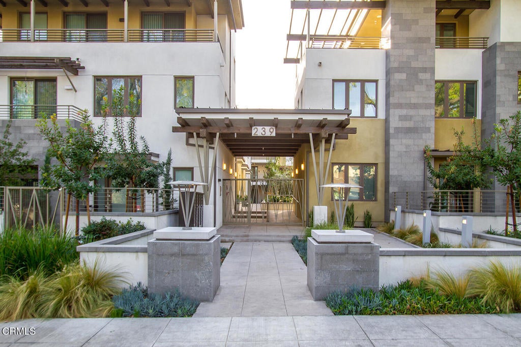 Contemporary and Spacious Home Base