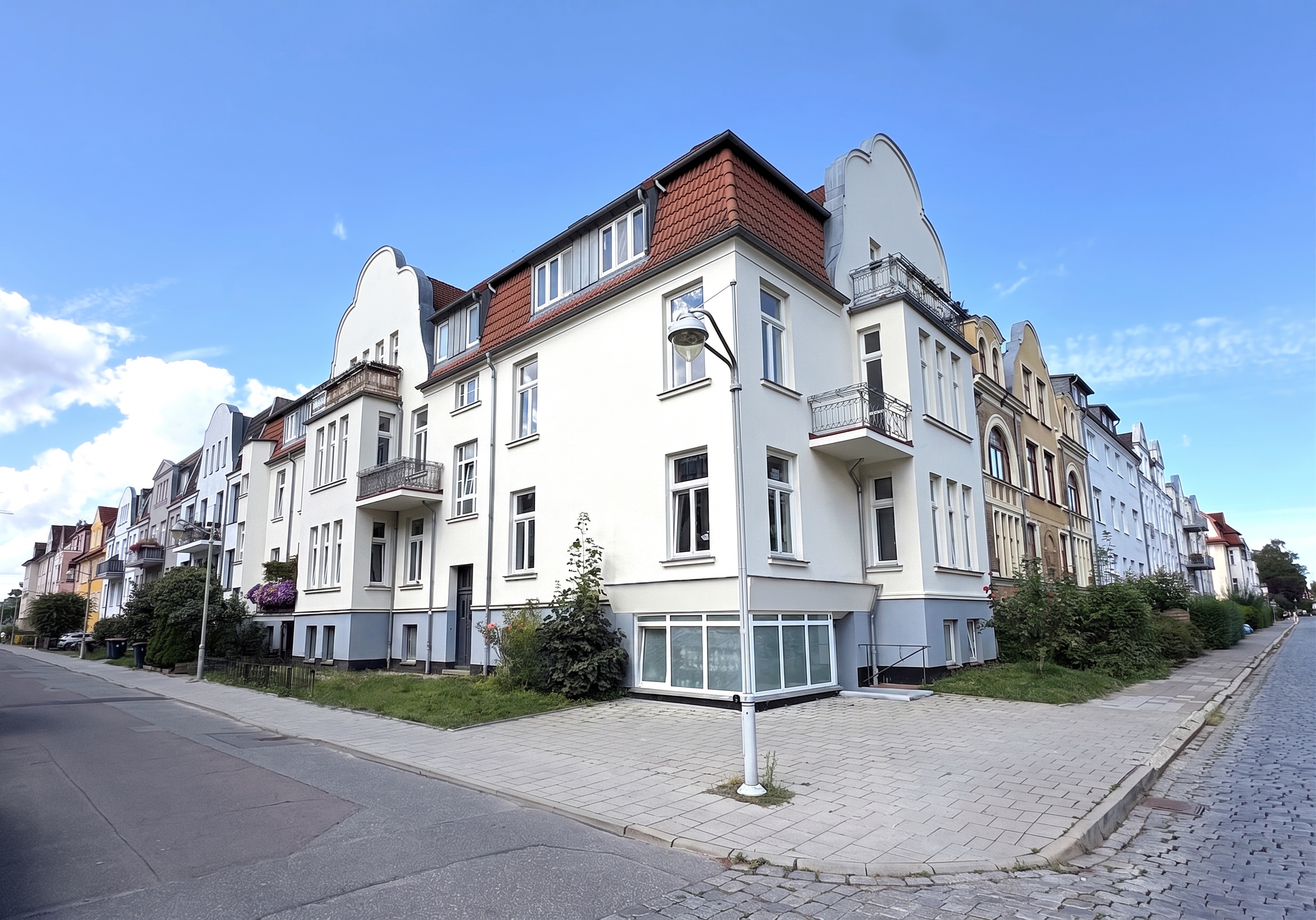 Condo in Rostock's Bahnhof District - available by 11/2026 at the latest [AI-modified]