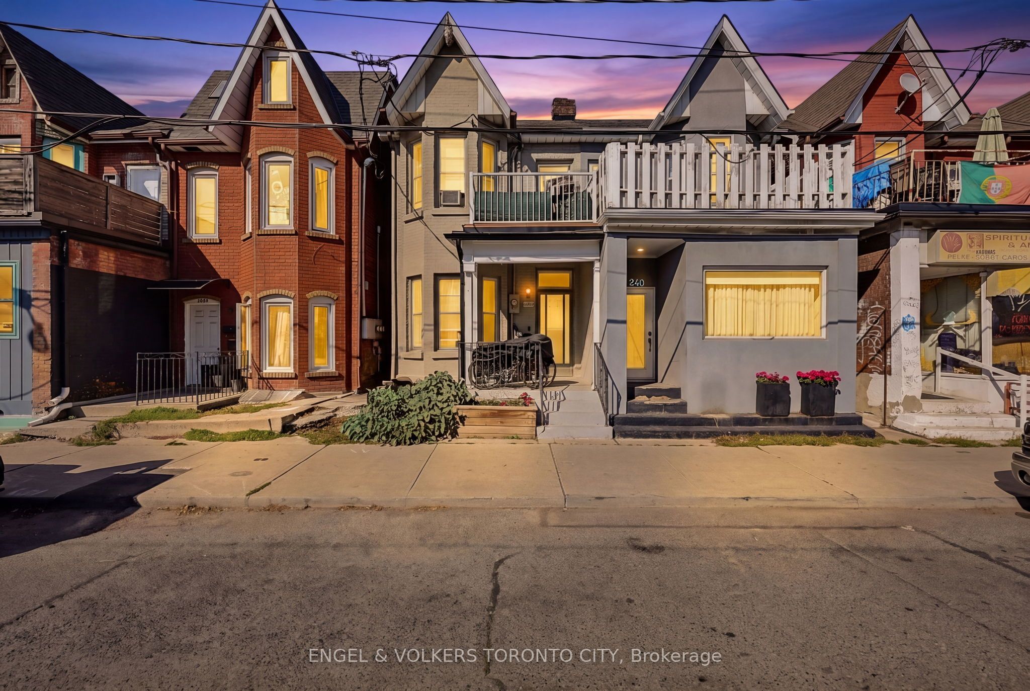 An exceptional opportunity in the heart of Toronto!