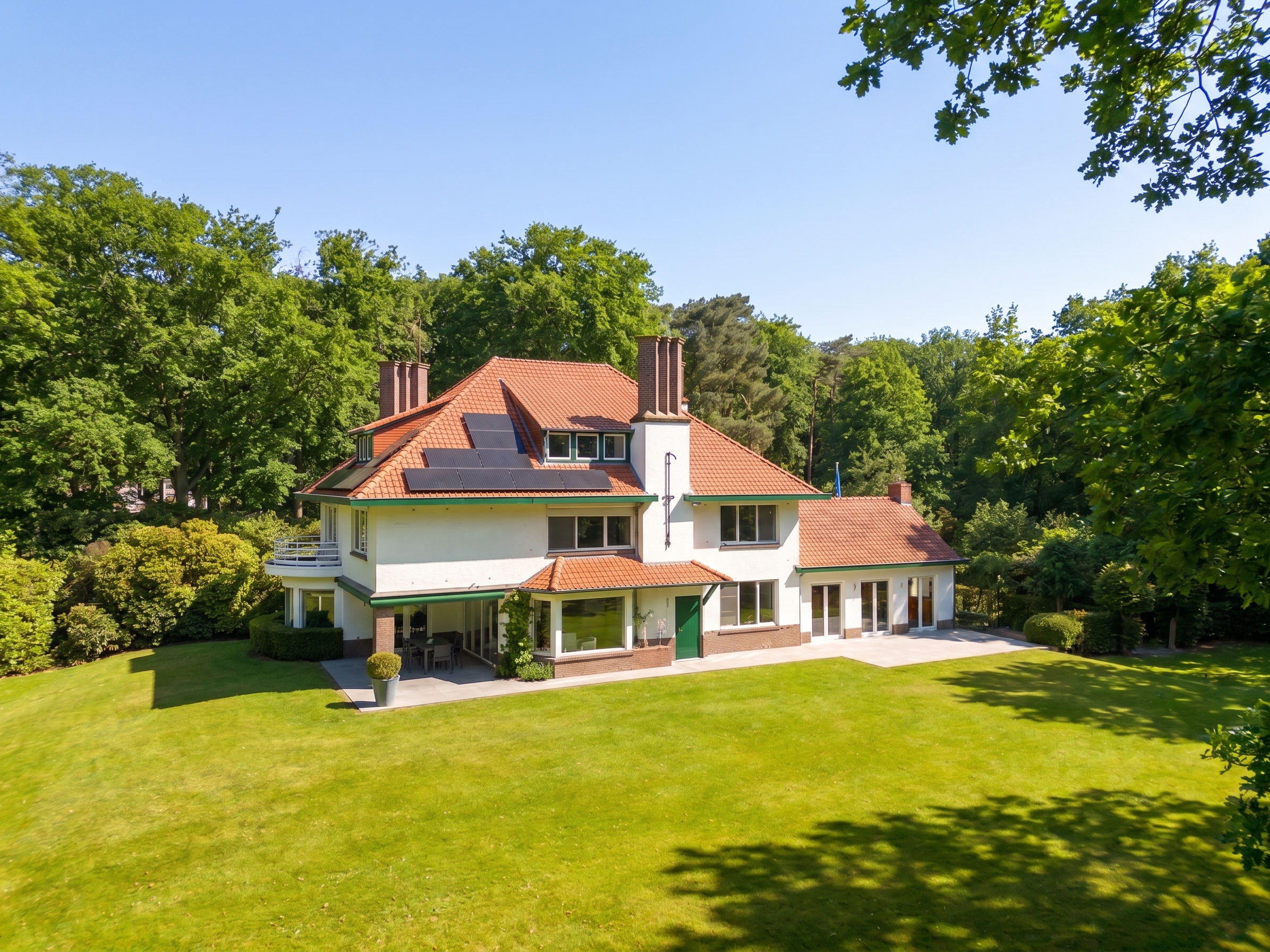 Character villa in prime location on Kasteeldreef in Kapellen