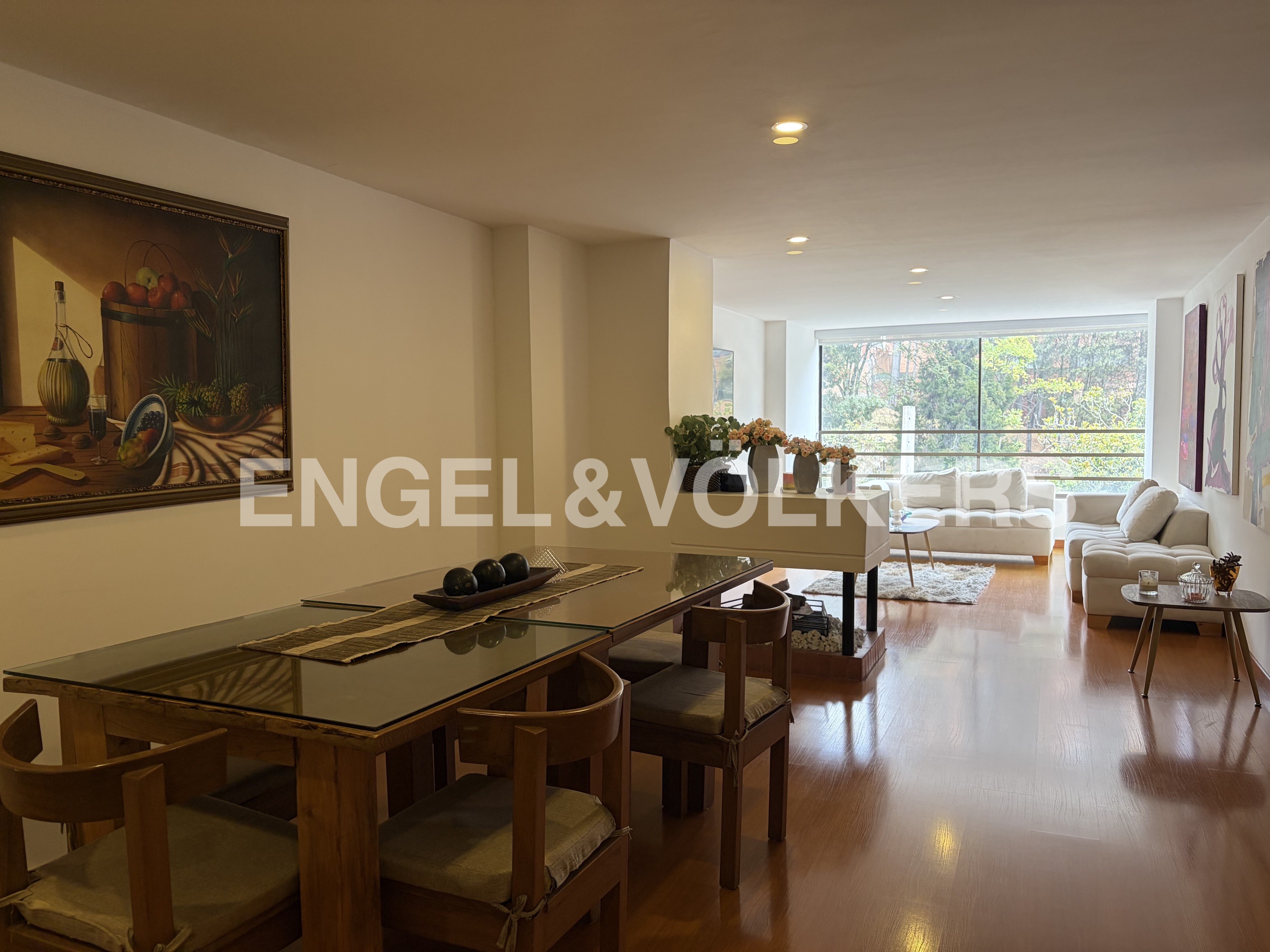 Iluminado apartamento para arriendo en Rosales Bajo