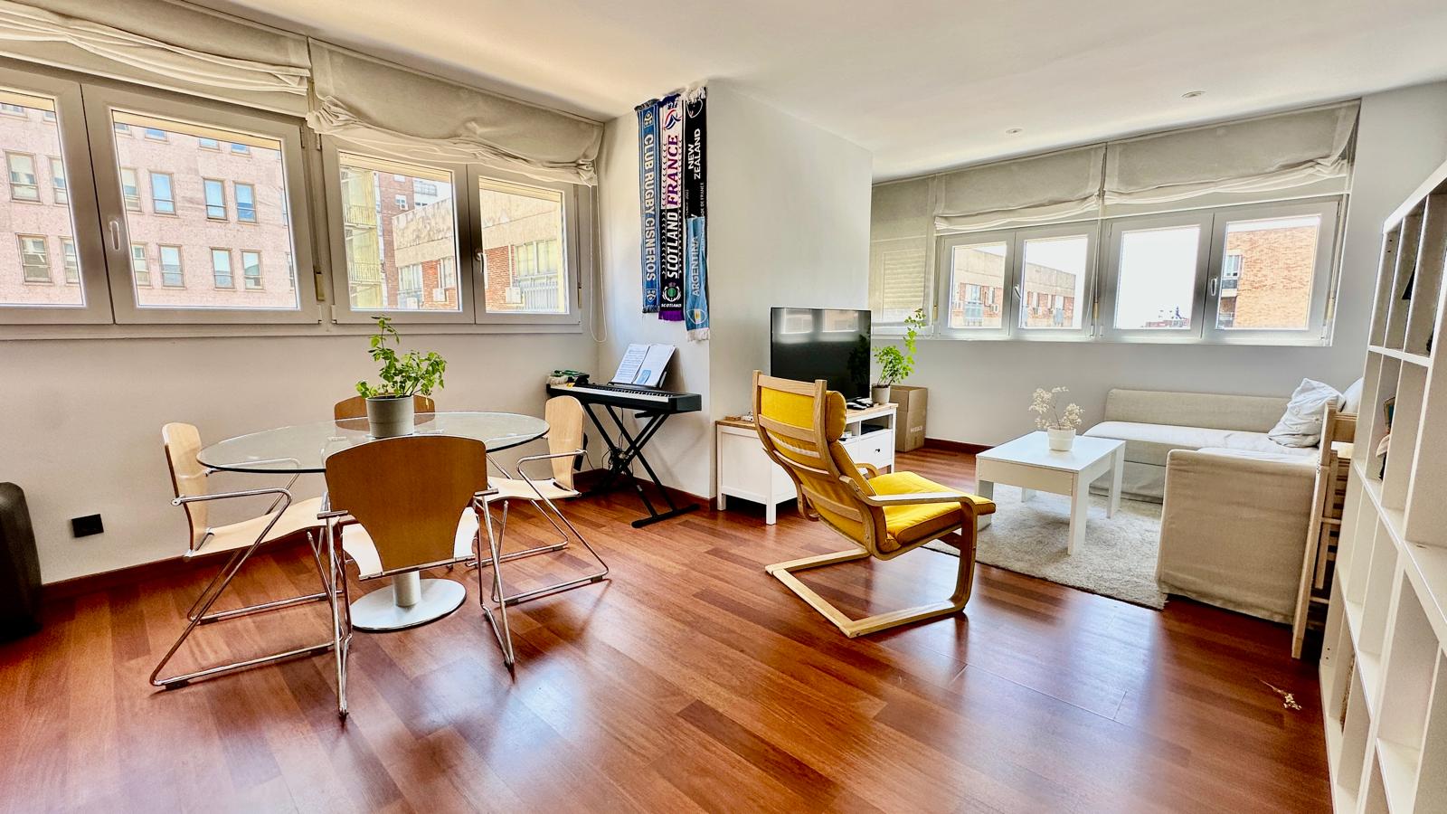 Bright 1-bed apartment with pool/terrace/sundeck in penthouse with 360° Madrid views