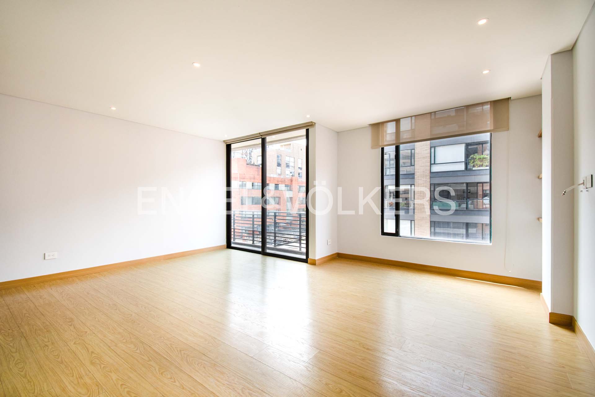 Apartamento exterior con balcón para venta en Chicó