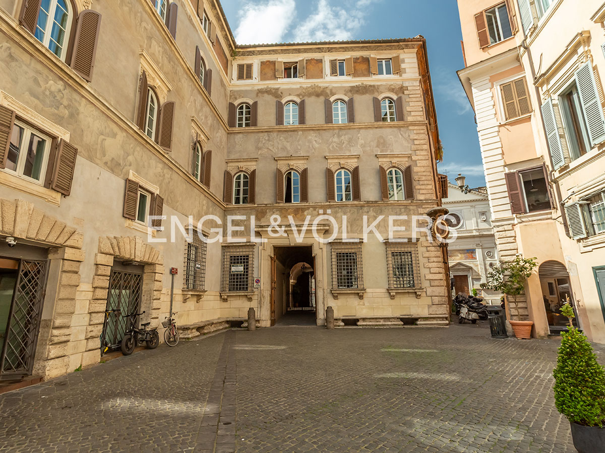 Elegante Appartamento in Palazzo dè Ricci nel centro storico di Roma
