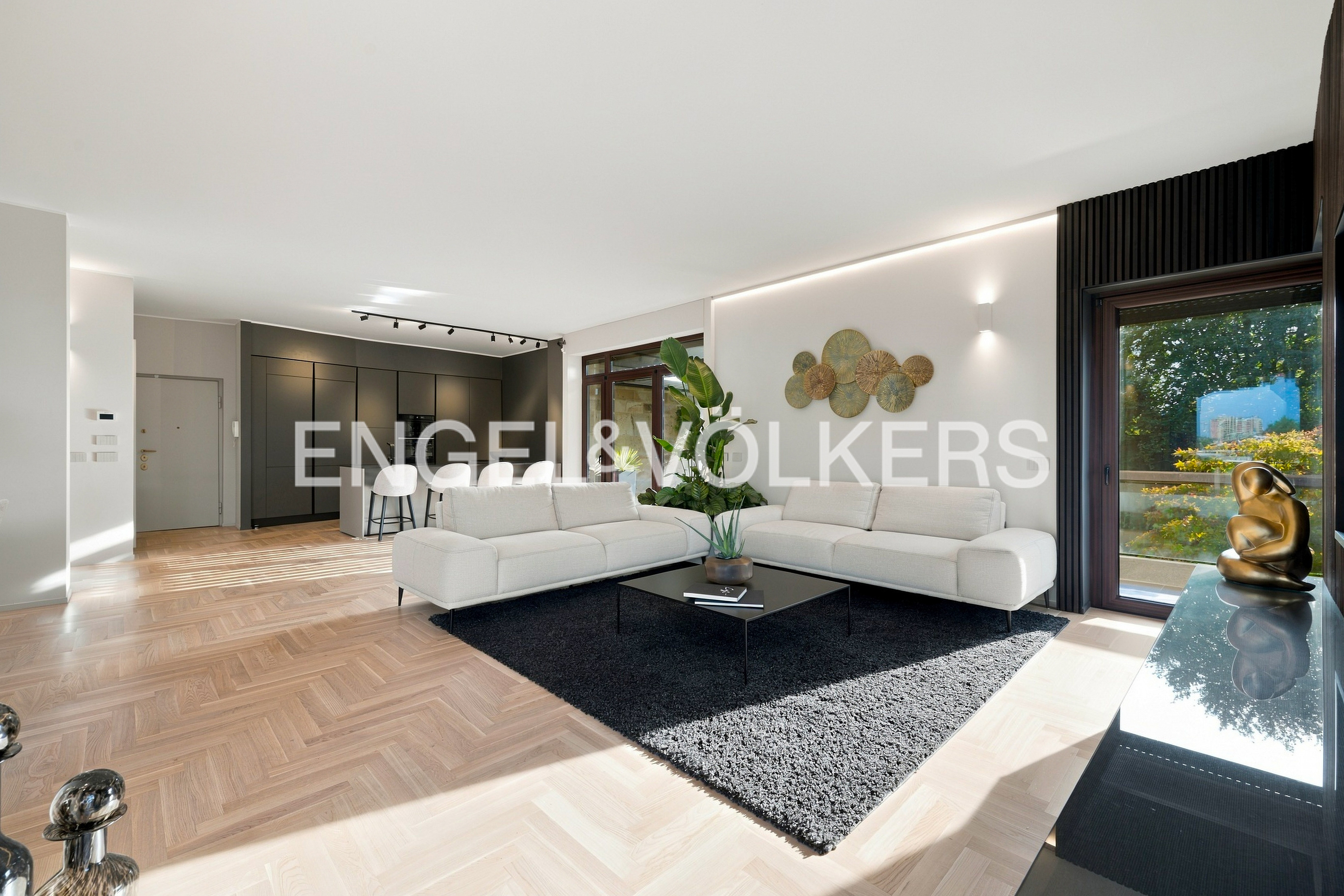 Contemporary elegance in San Siro: 220 sqm with terrace, pool and stadium views