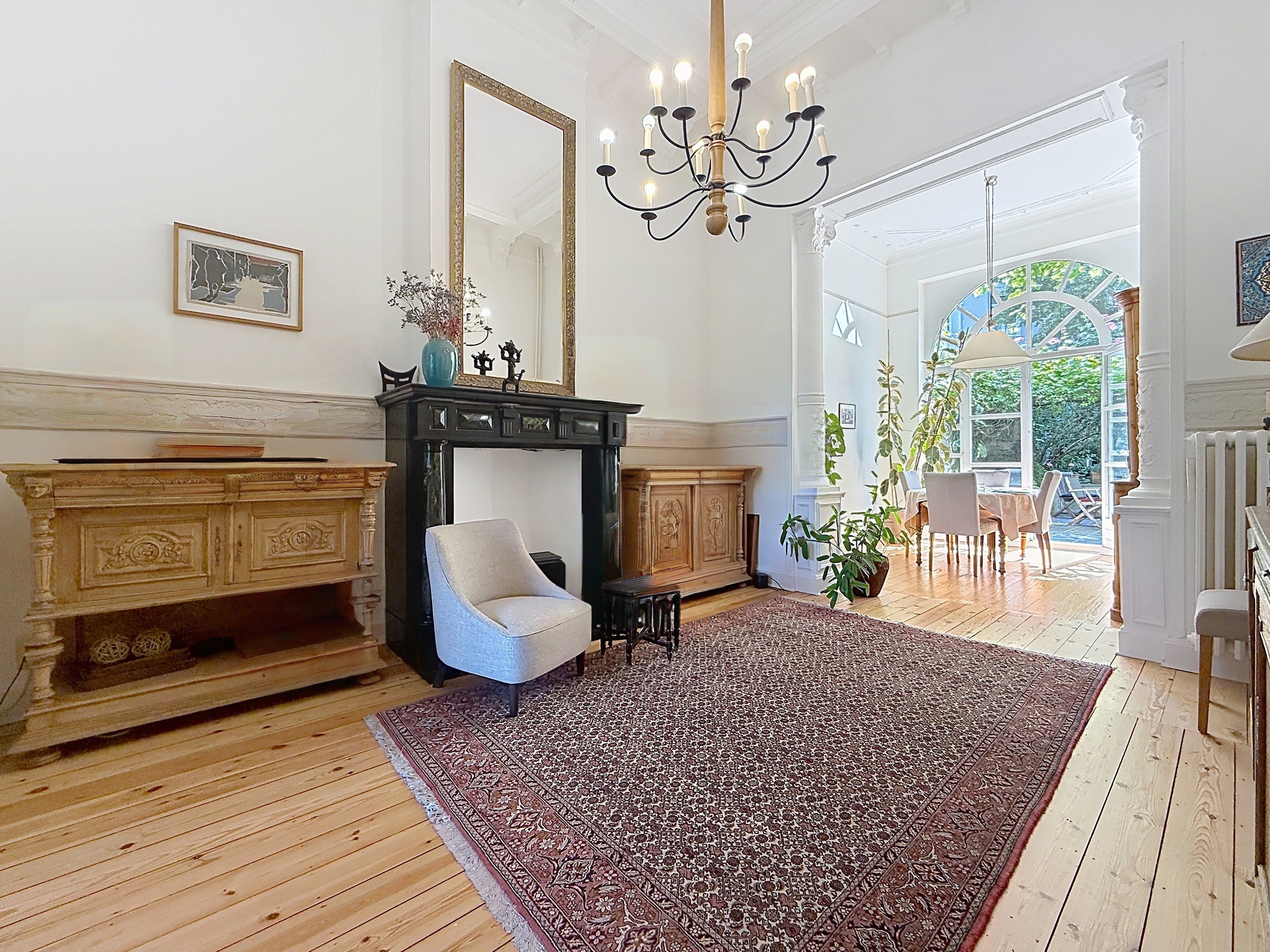 Exceptional mansion: 4 bedrooms, garden and terraces.