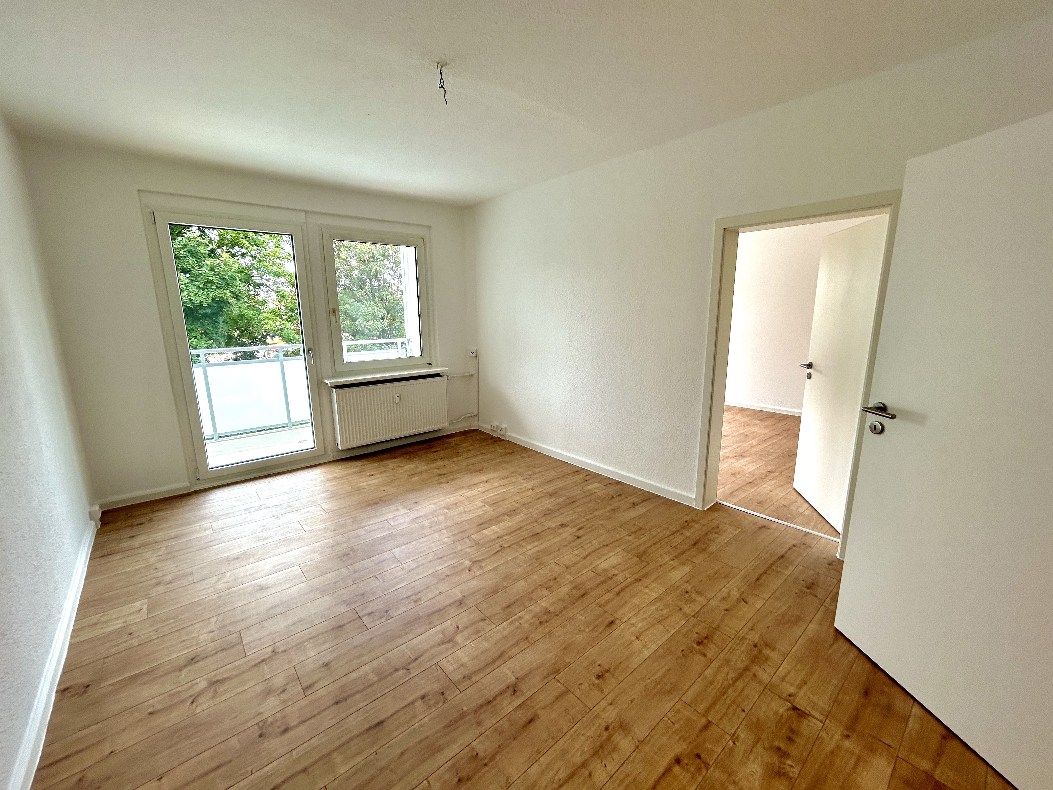 Wunderschöne 4 - Raumwohnung in Top Lage mit Einbauküche und Balkon