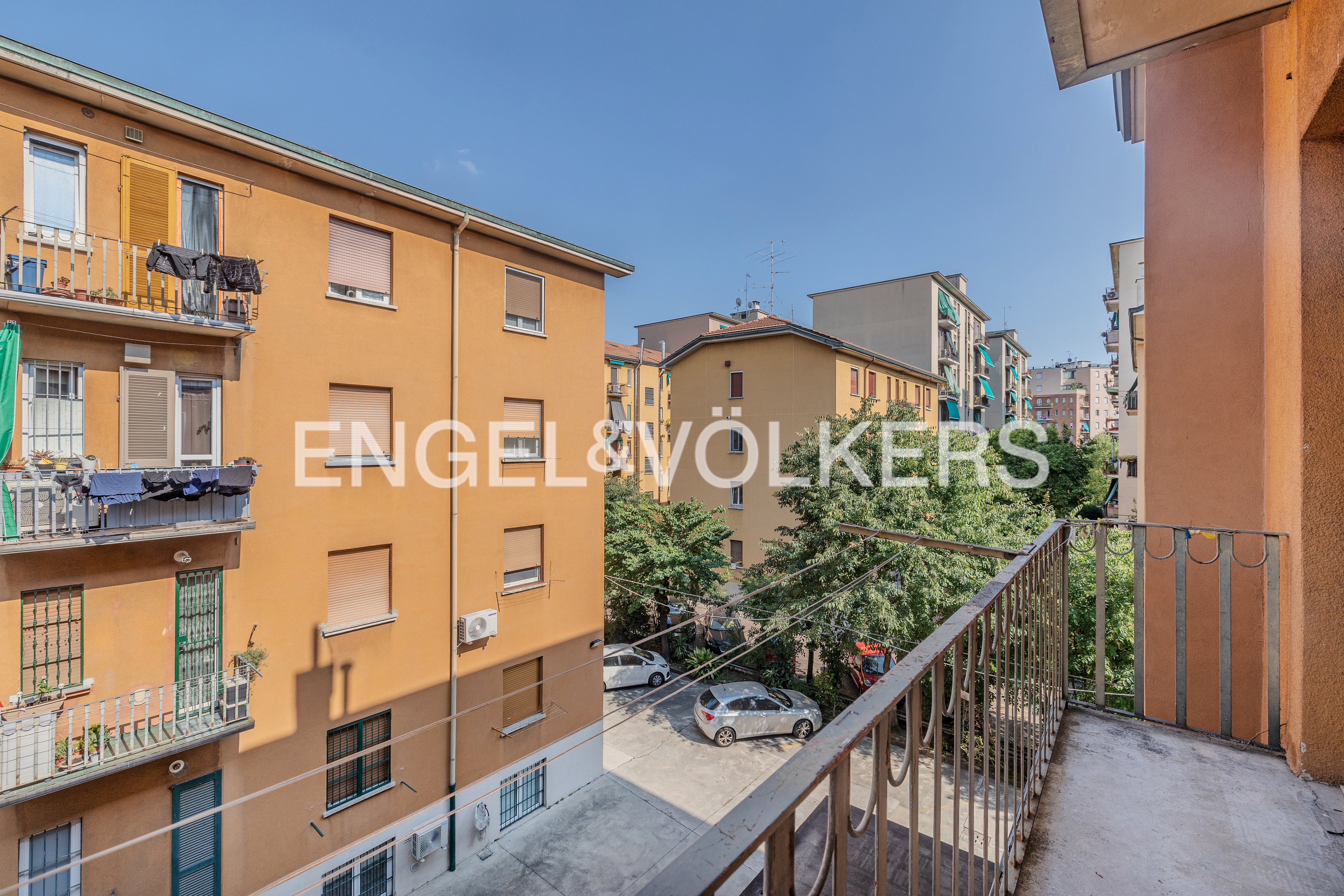 Bright one-bedroom apartment with balcony in Piazzale Nizza