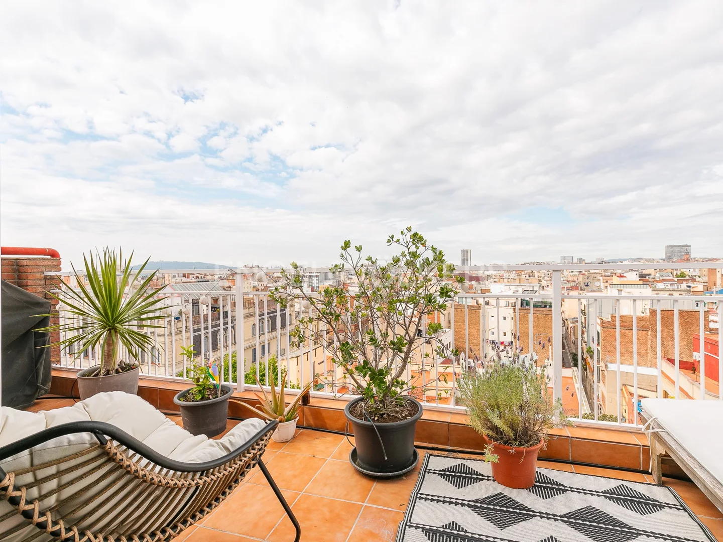 Exclusive penthouse with two magnificent terraces on Bailèn