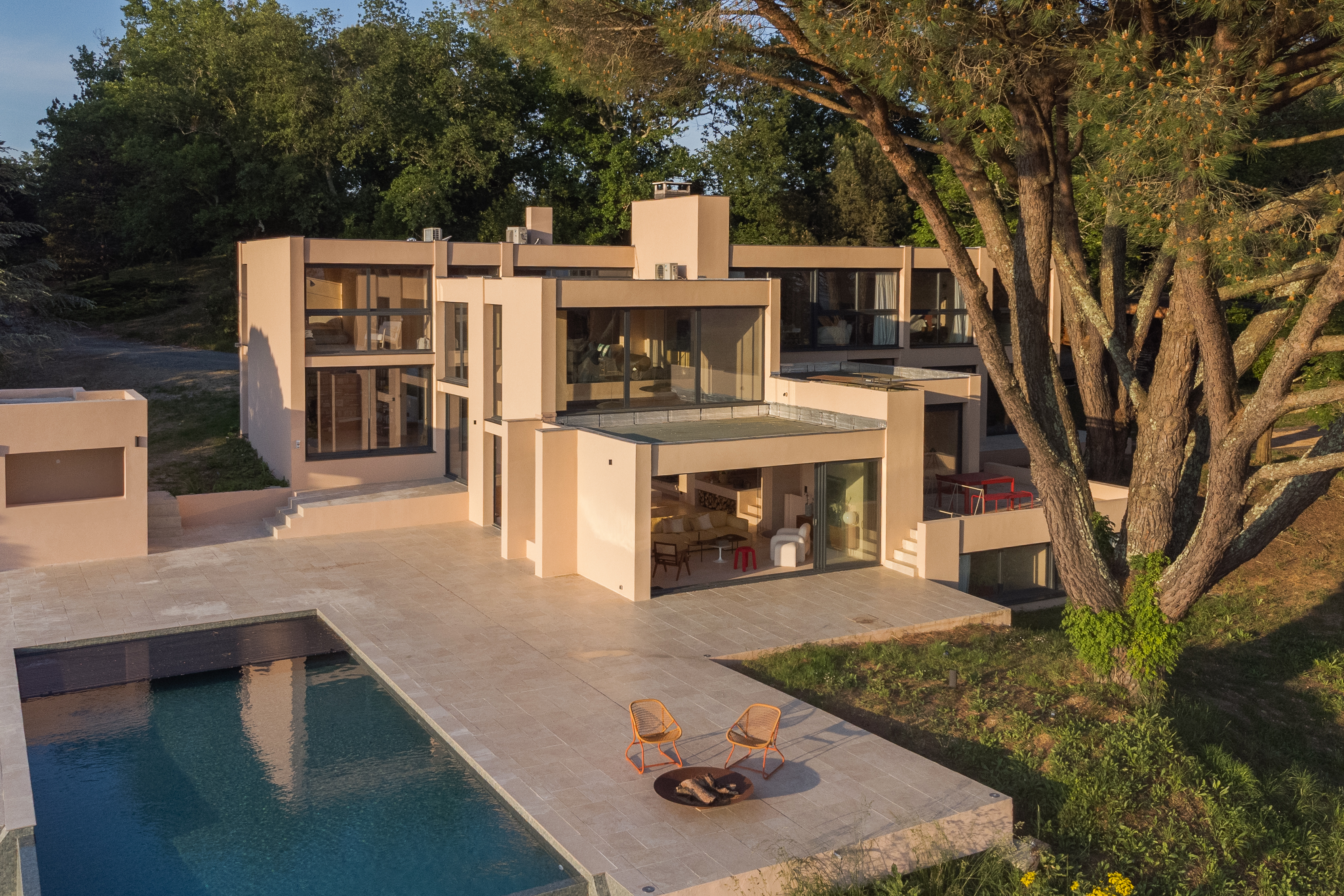 Architect-designed villa overlooking the Garonne – 30 minutes from Bordeaux, redesigned in 2024