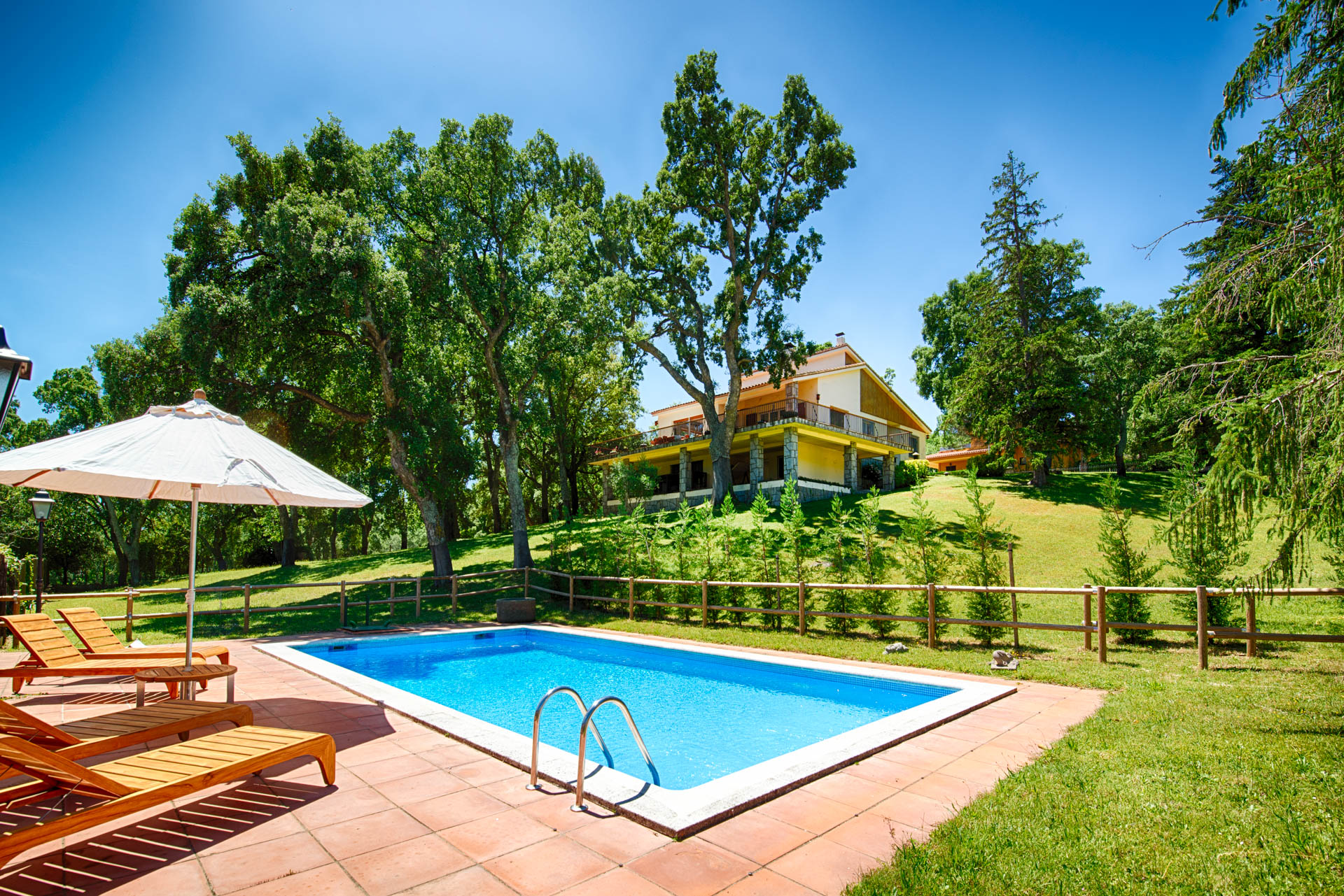 Casa reformada con vistas a la montaña, piscina en Maçanet de Cabrenys