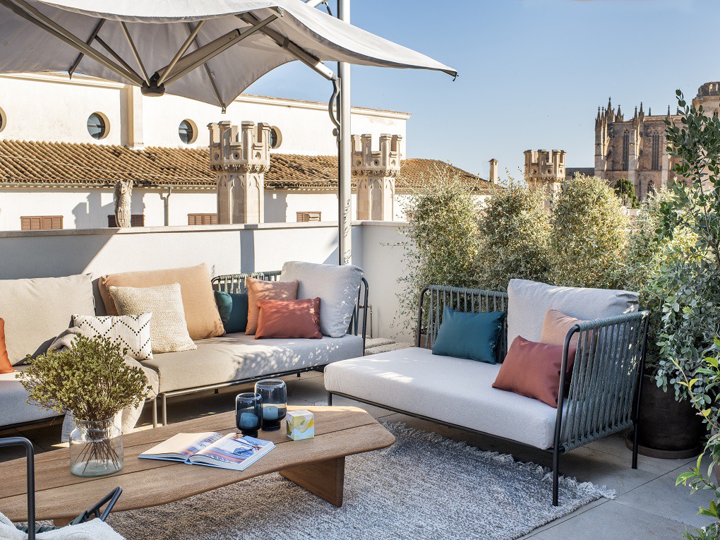 Stadthaus mit drei Wohnungen, Dachterrasse und Aufzug