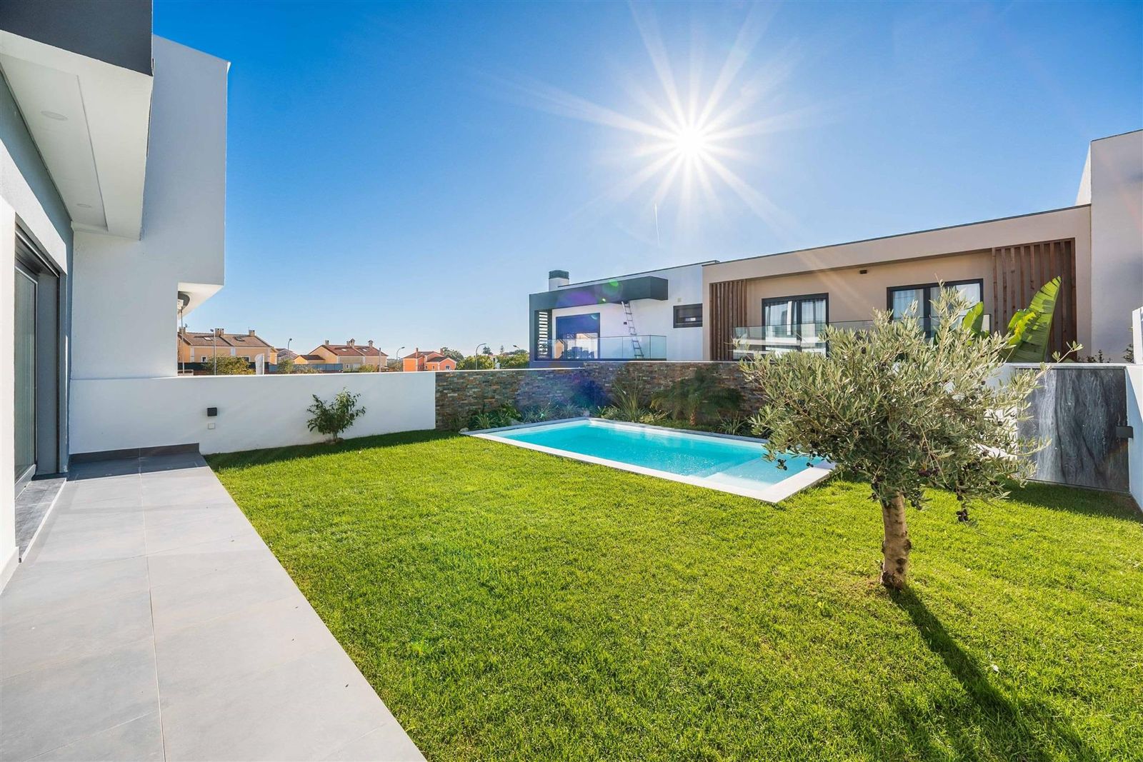 New 4-bedroom home in Albarraque