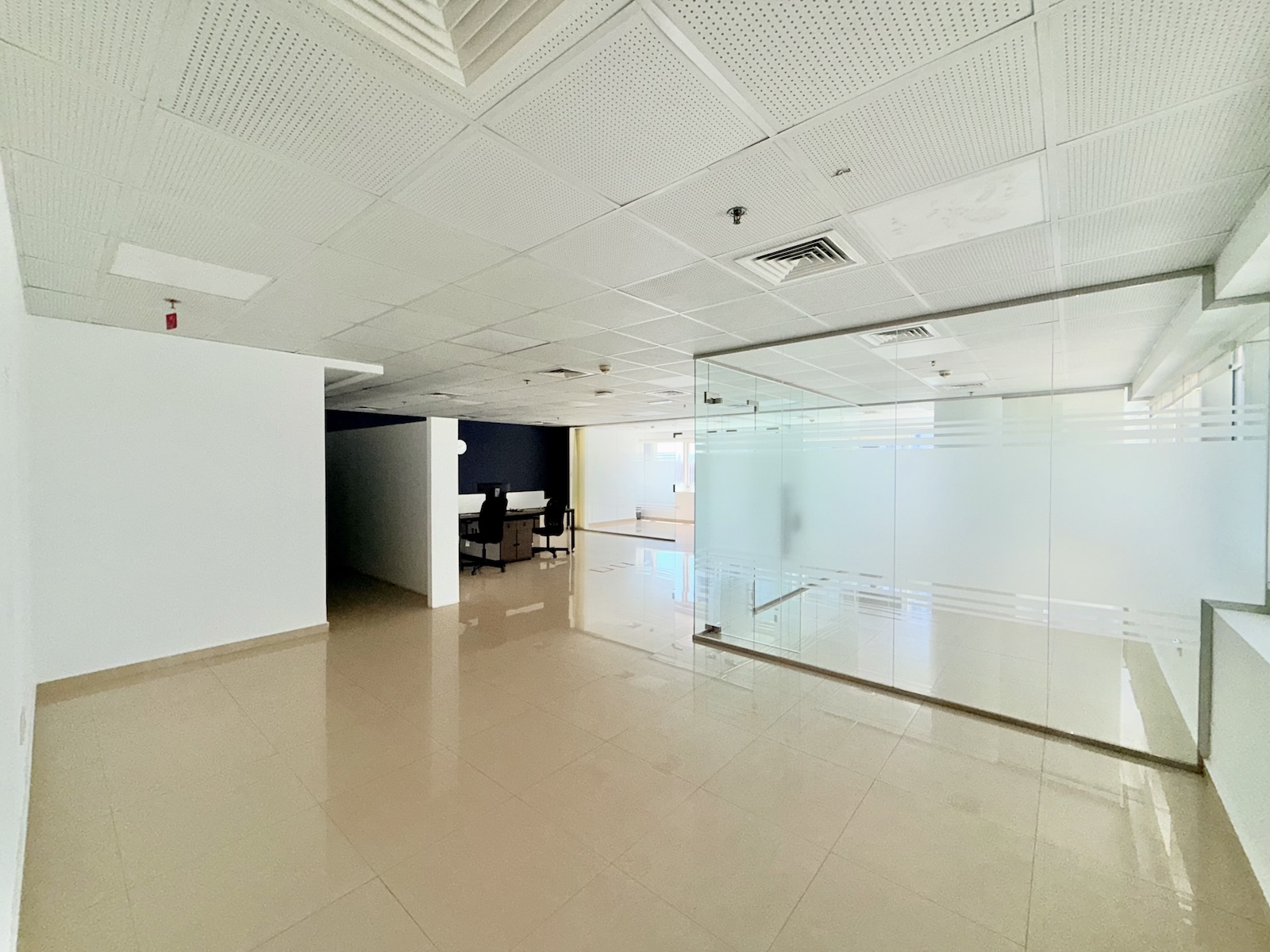 Bright | Partitioned | SZR|Lake View | Near Metro