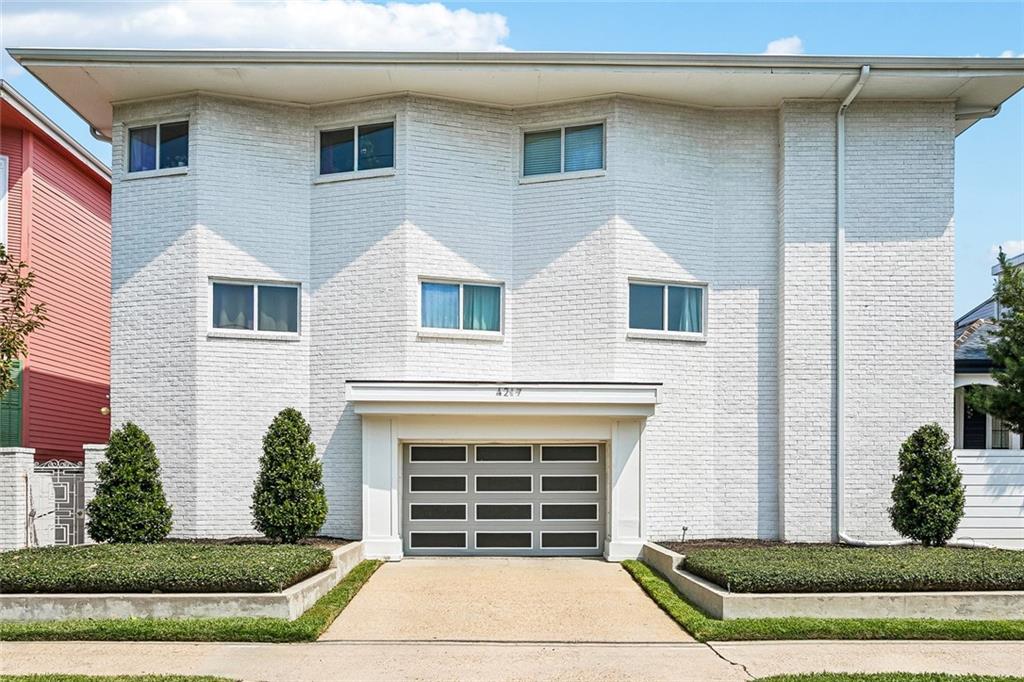 Gated Courtyard Condo with Pool and Parking