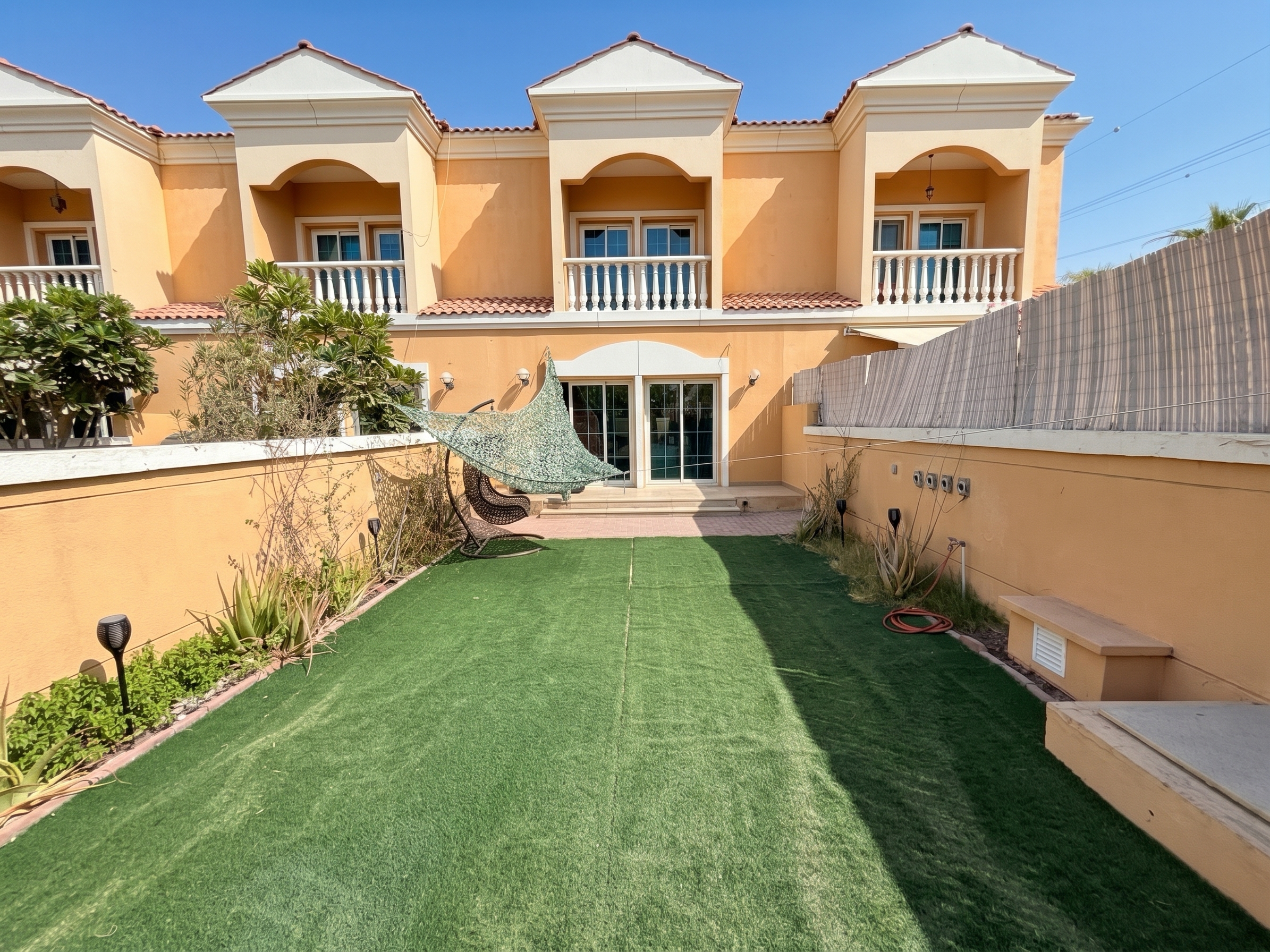 Vacant | Single Row | Landscaped | Open Landing [AI-modified]