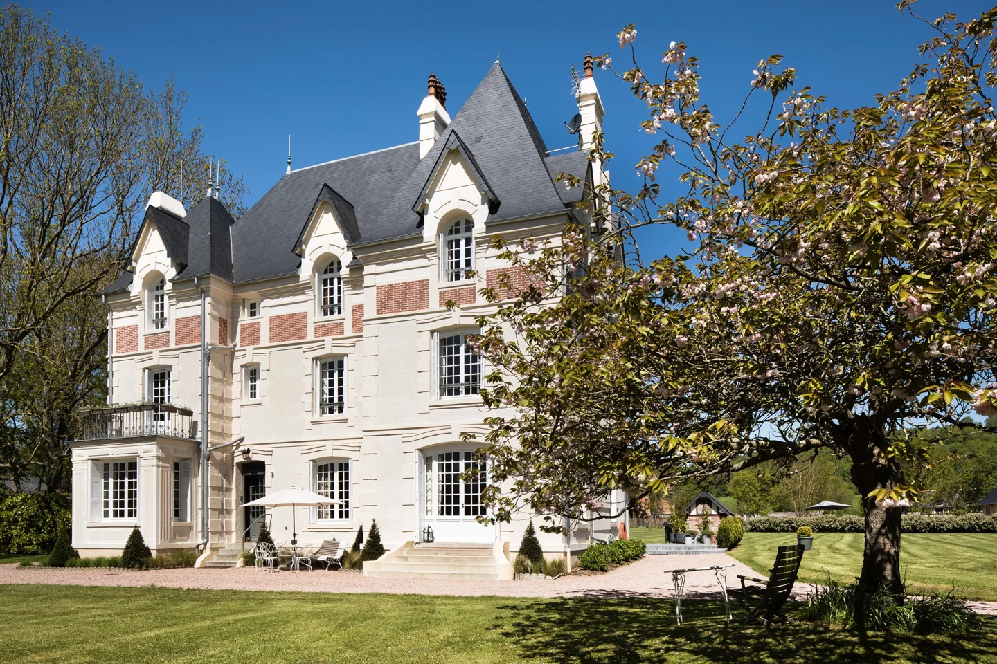 19th century manor near Deauville, perfect condition, large swimming pool