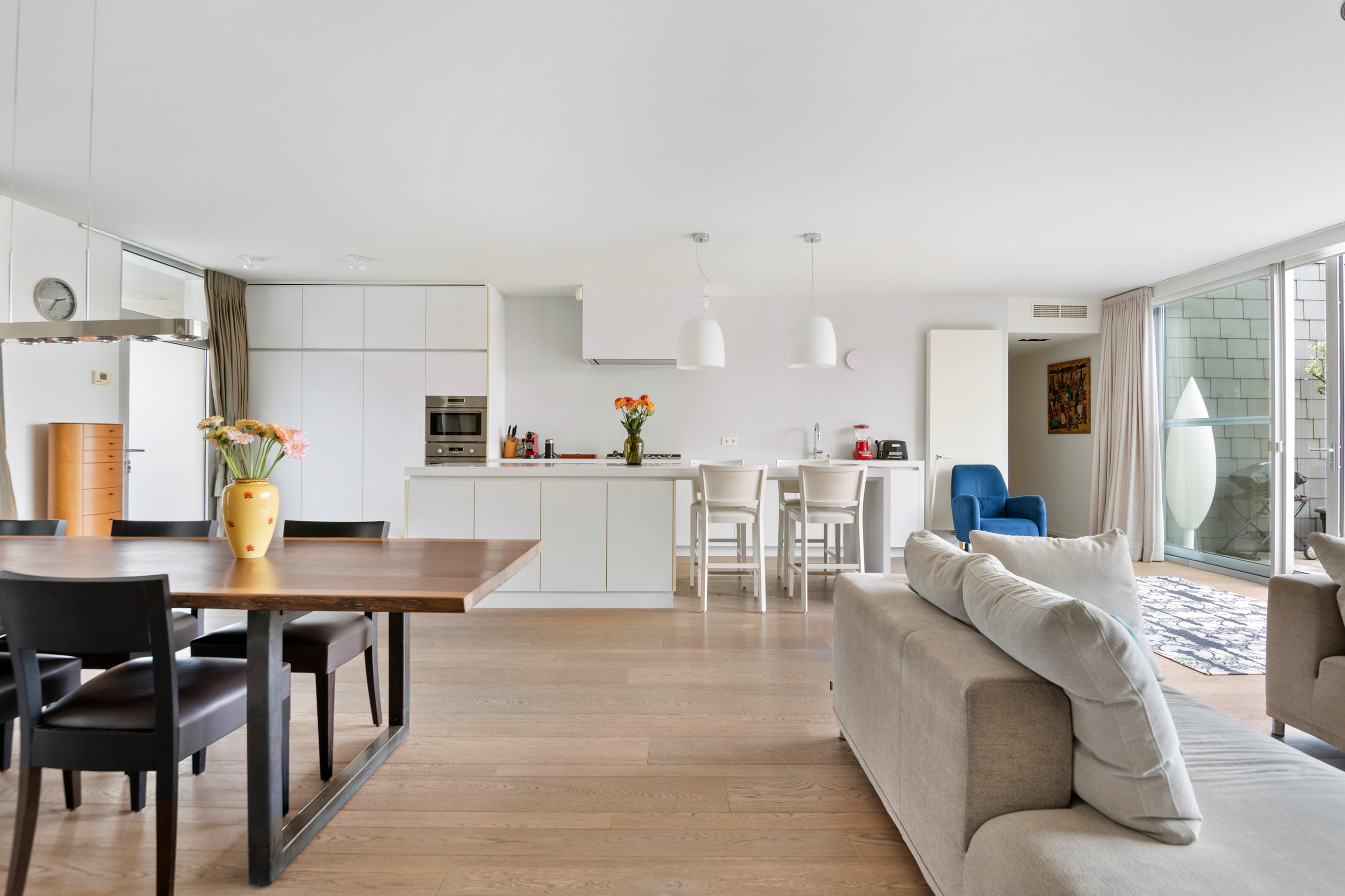 Move-in-ready apartment with terrace in a prime location