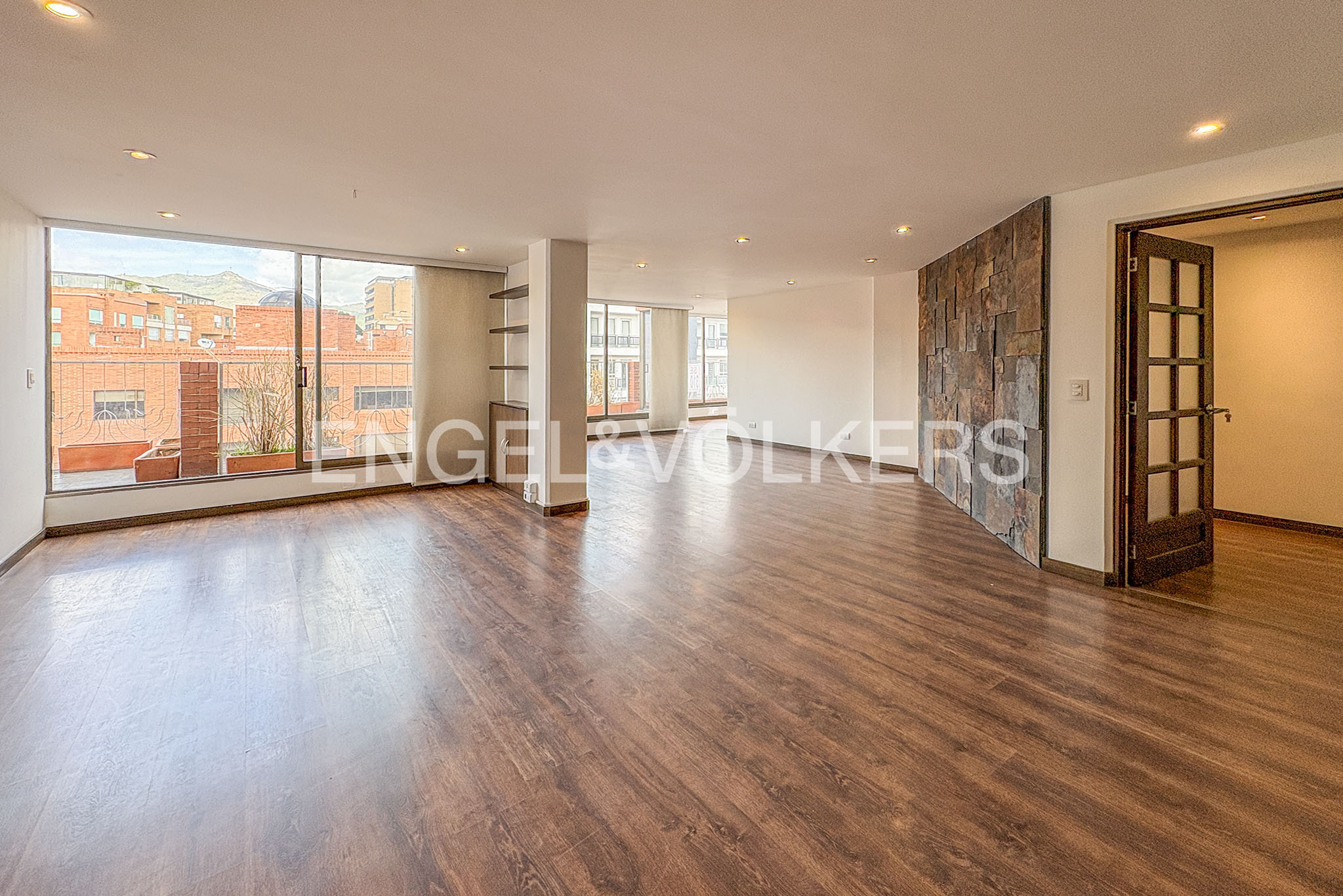 Apartamento con balcón y vista para venta en Santa Bibiana