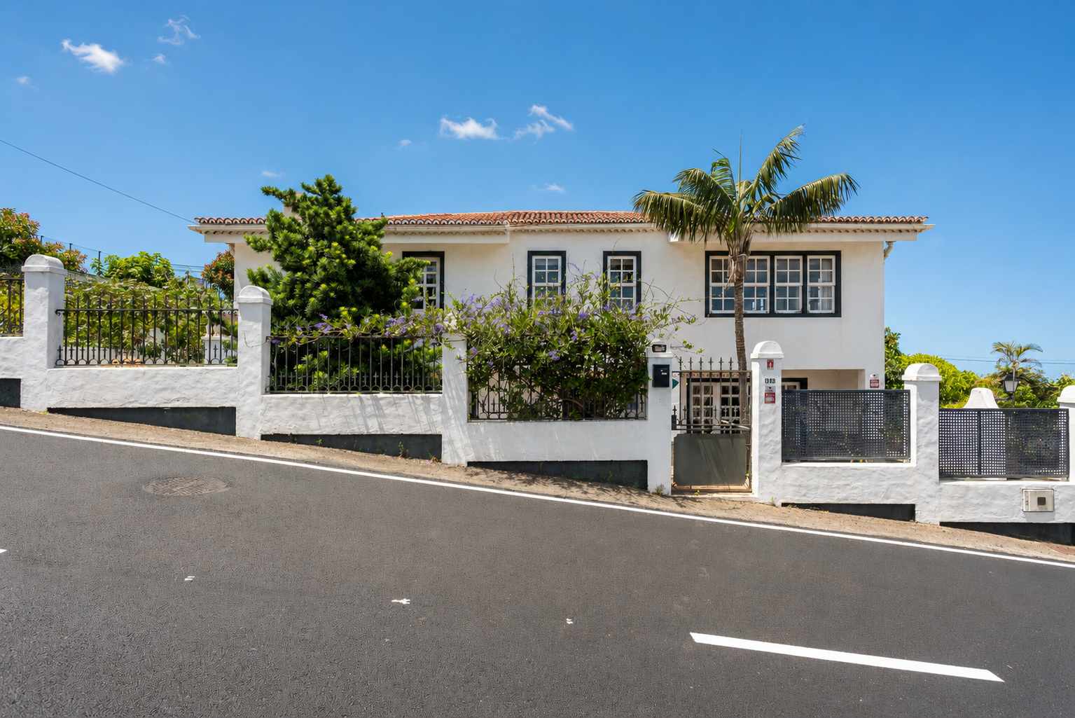 Detached house with a large garden and open views near the coast of Mesa del Mar