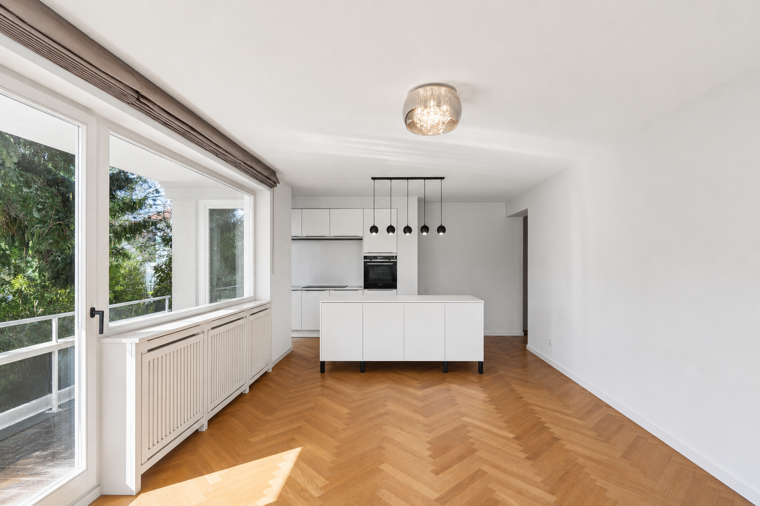 Stilvoll modernisierte 2-Zimmer-Wohnung mit Südwest-Balkon & Garage nahe dem  Mexikoplatz