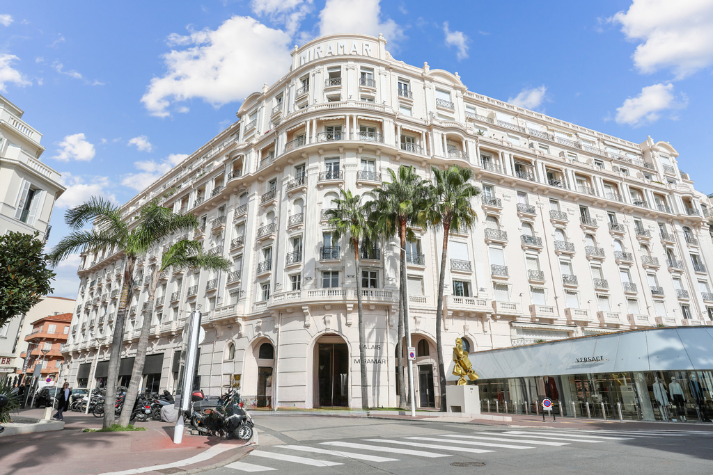 Croisette – 2-room quality apartment with lateral sea views
