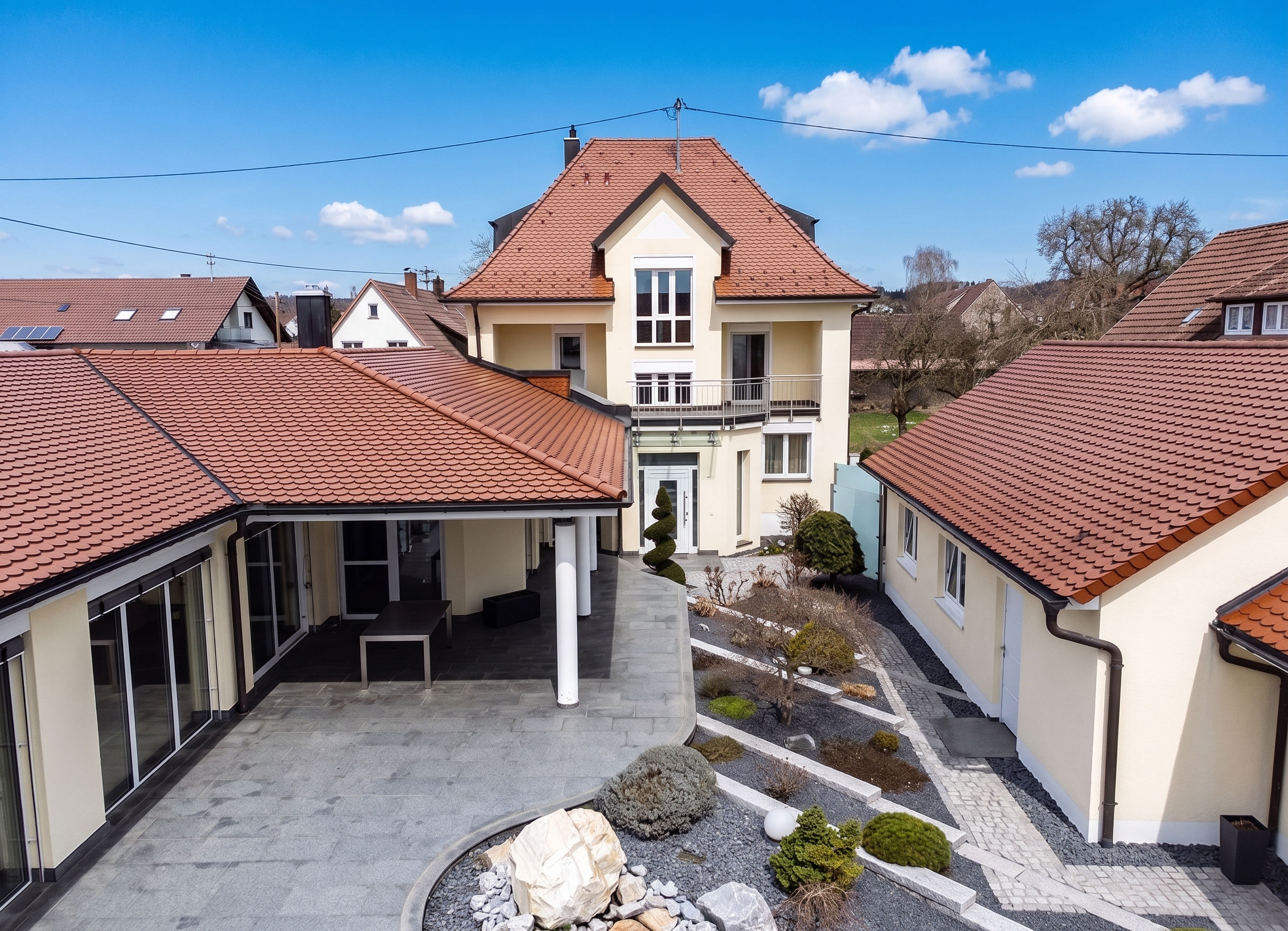 Stilvolle Villa auf großzügigem Anwesen - repräsentativ und mit besonderem Entwicklungspotenzial