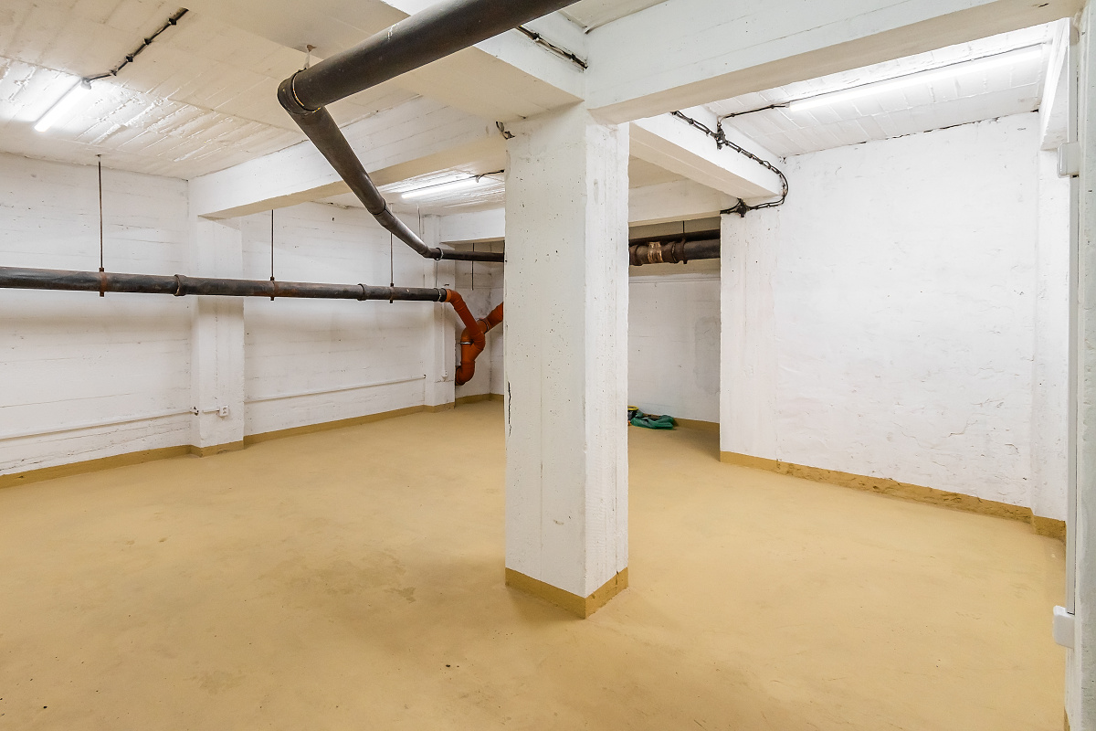Dry basement space to let in Prague 6