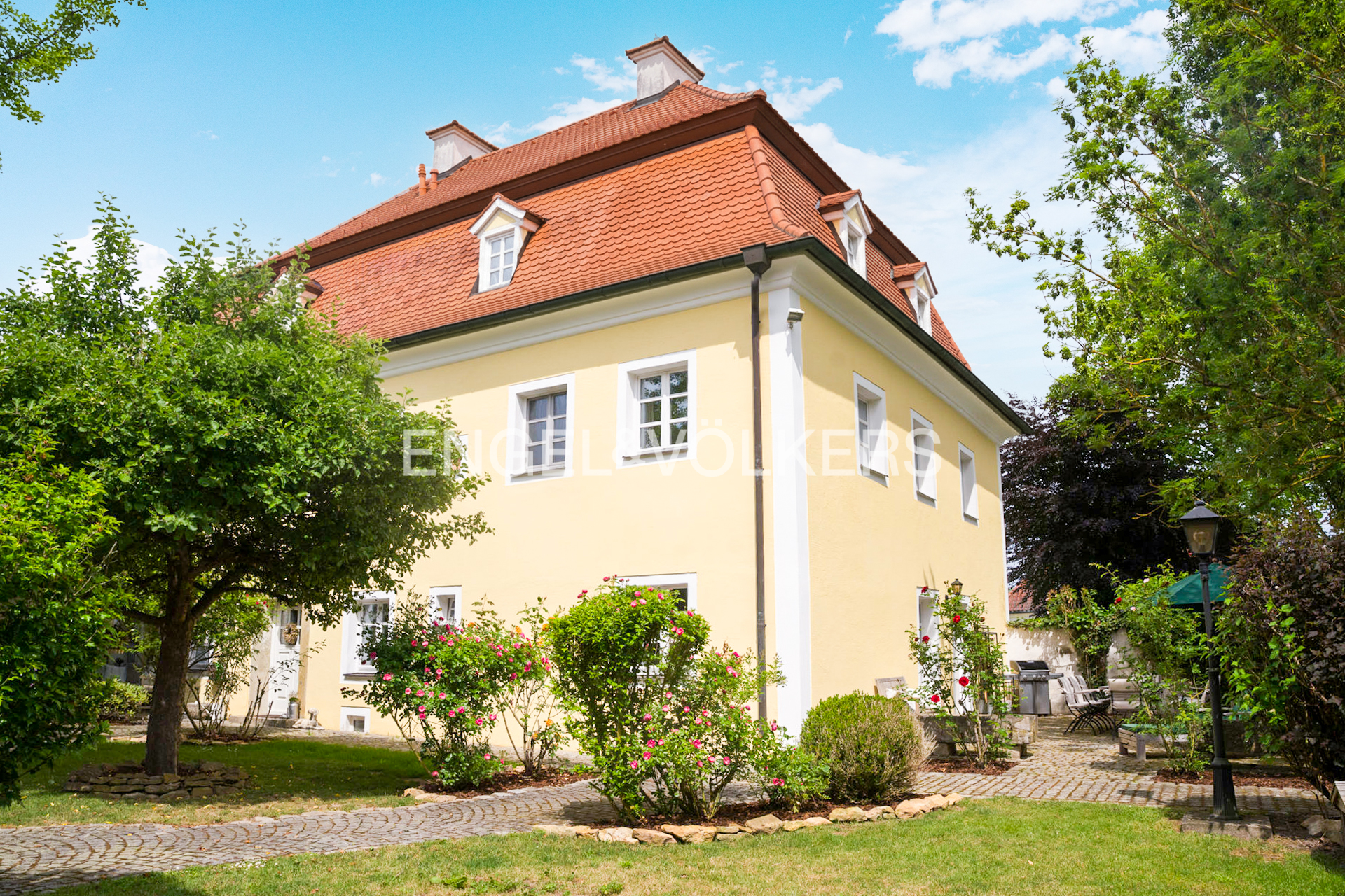 Leben im Denkmal: Einzigartiger, historischer Pfarrhof mit Traumgarten und Stadel