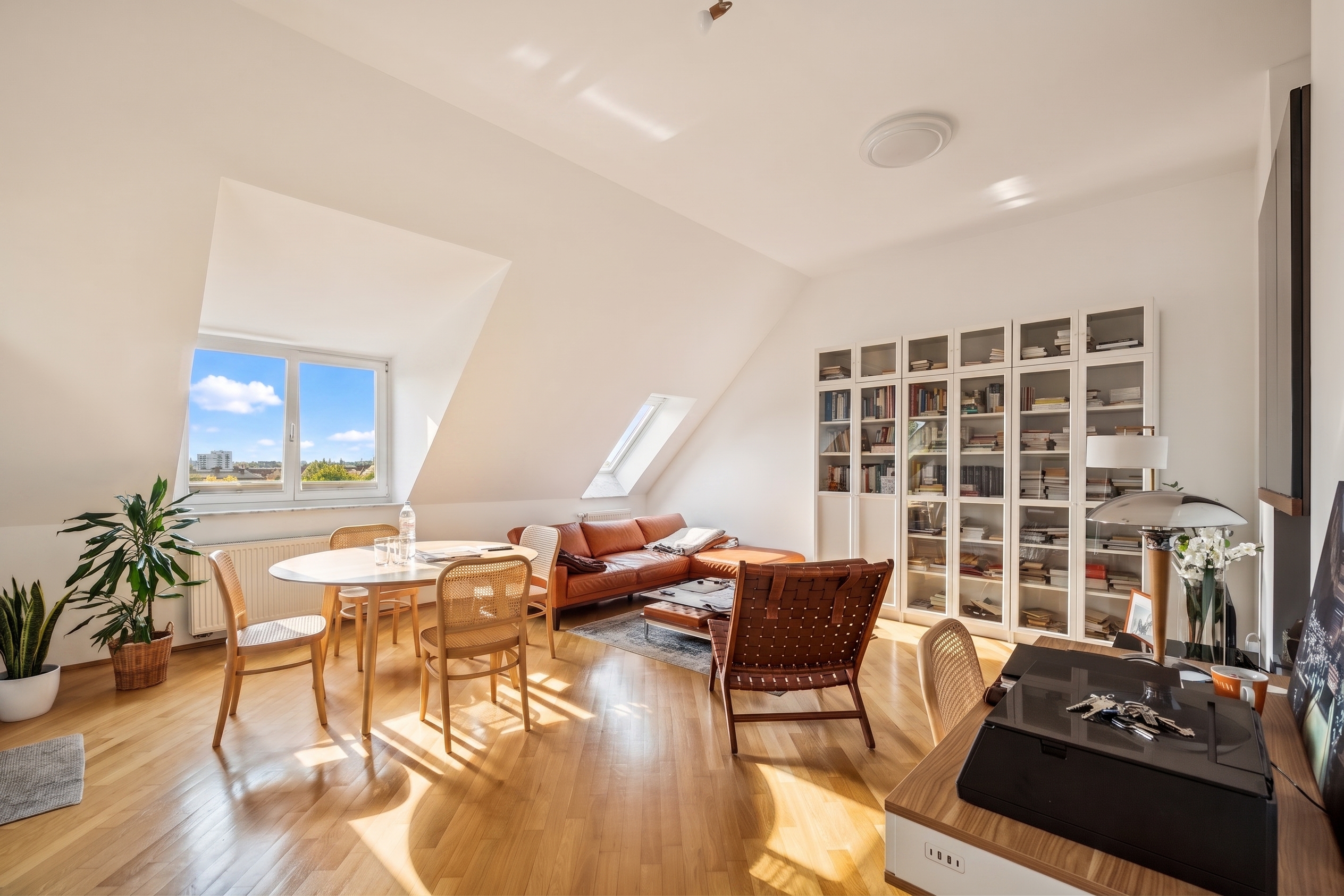 Edle Dachgeschosswohnung mit Südwest-Terrasse & Traumblick