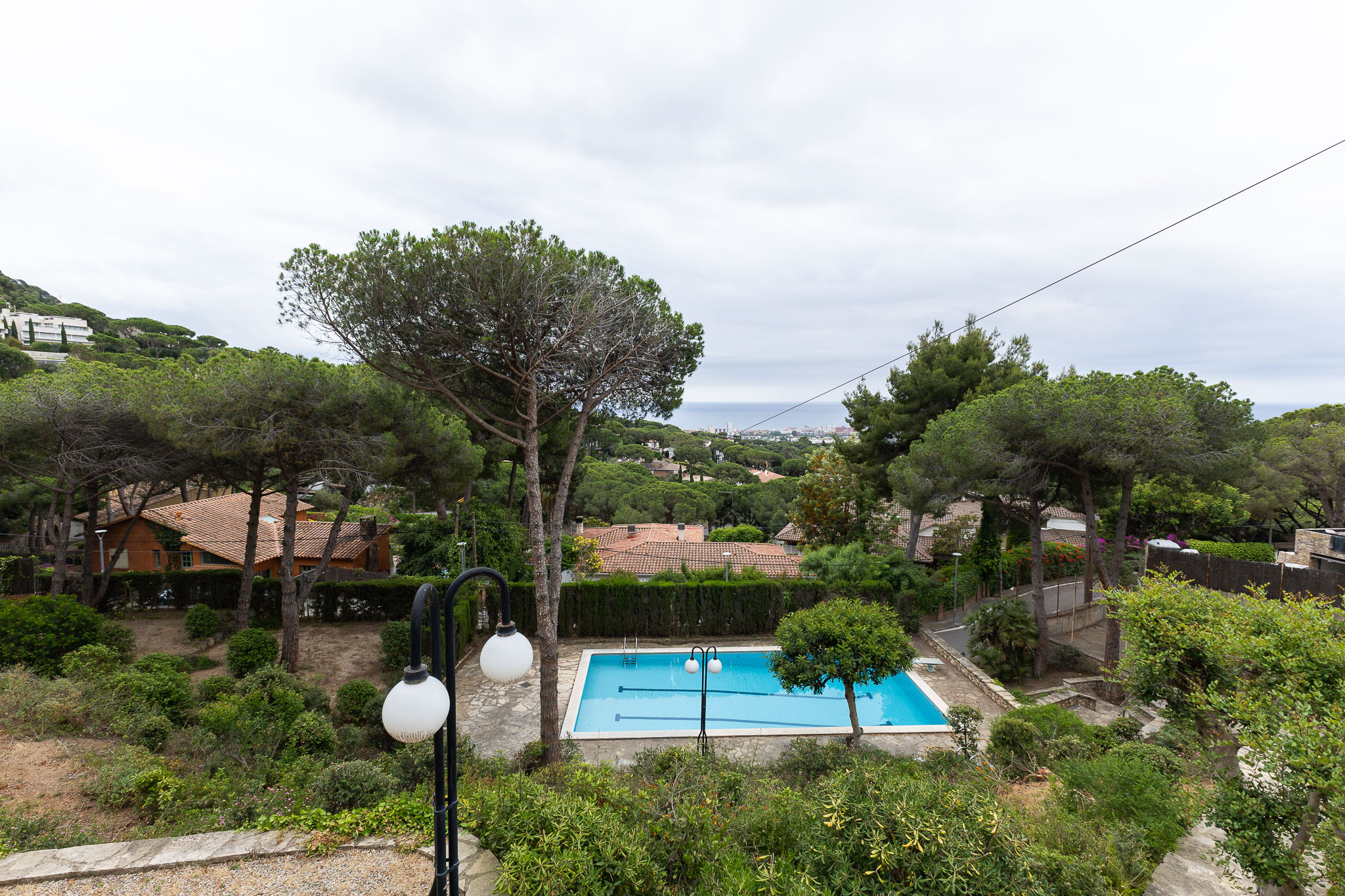 Gran casa amb vistes al mar, piscina i frontó a Montcabrer