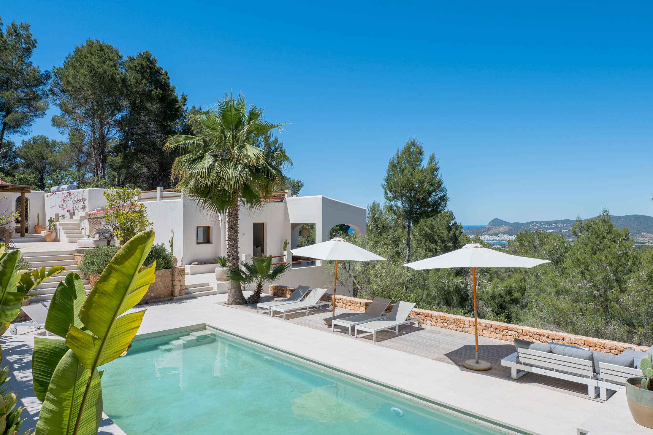 Boho style villa with a view of the sea and the mountains