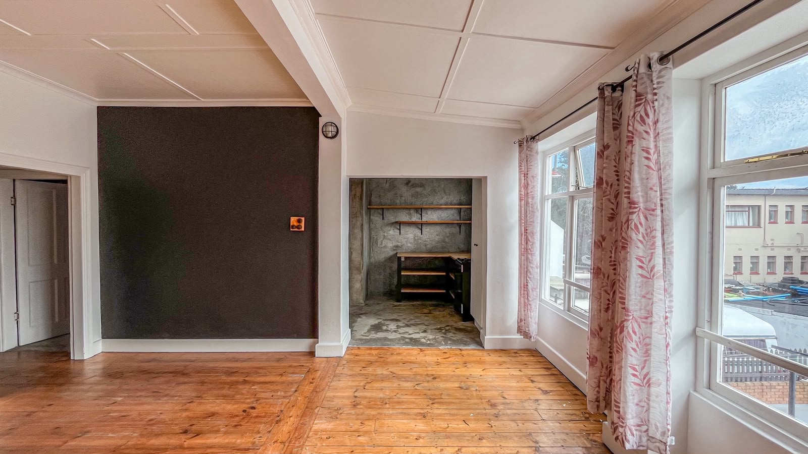 Enjoy comfortable and convenient living in the heart of Mossel Bay CBD