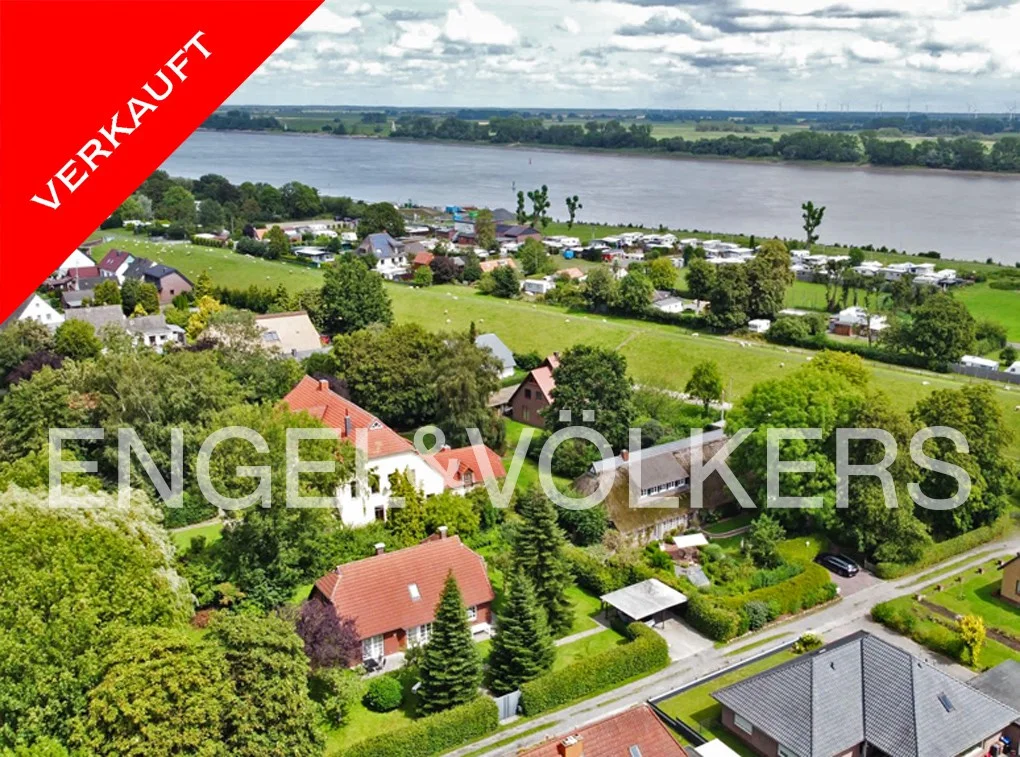 Freistehendes Einfamilienhaus mit parkähnlichem Garten an der Weser