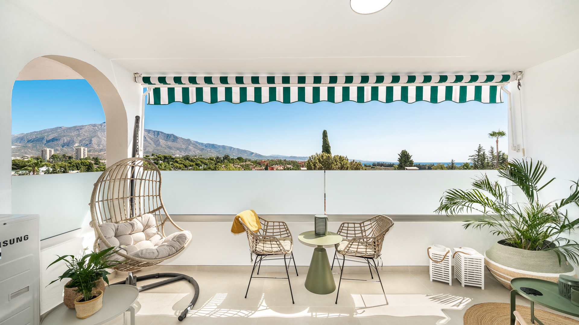 Modern Apartment with Mountain and Sea views close to Puerto Banus