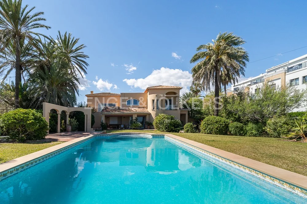 Incredible villa in front of the sea in Dénia