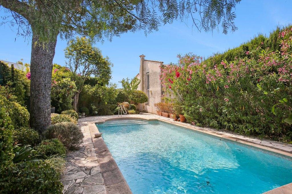 Villa with garden and private pool in the heart of Cap Ferrat