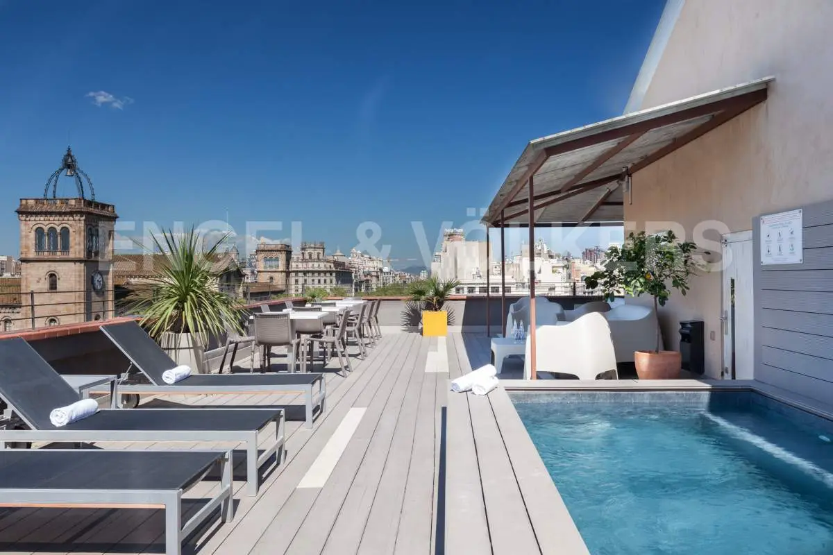 Atico de luxe amb terrassa privada i piscina
