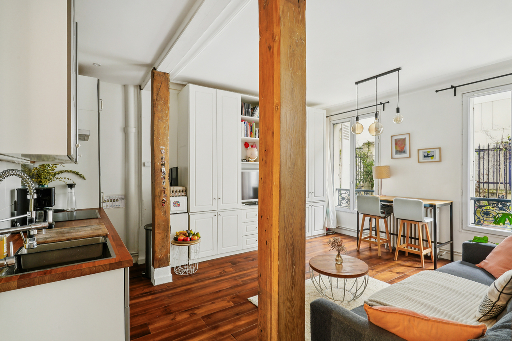 Paris 18 - Place de Clichy - Near Batignolles - 50m² apartment