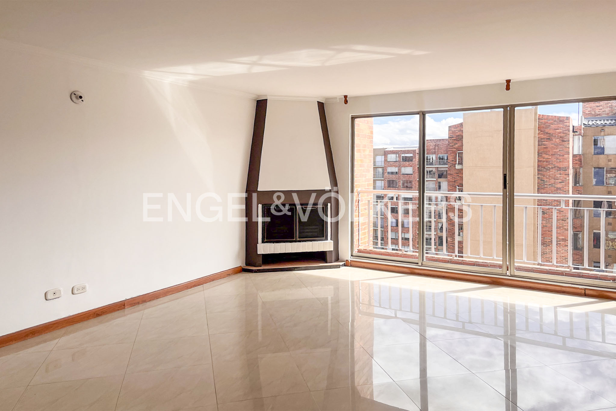 Apartamento con balcón y vista para venta en Colina