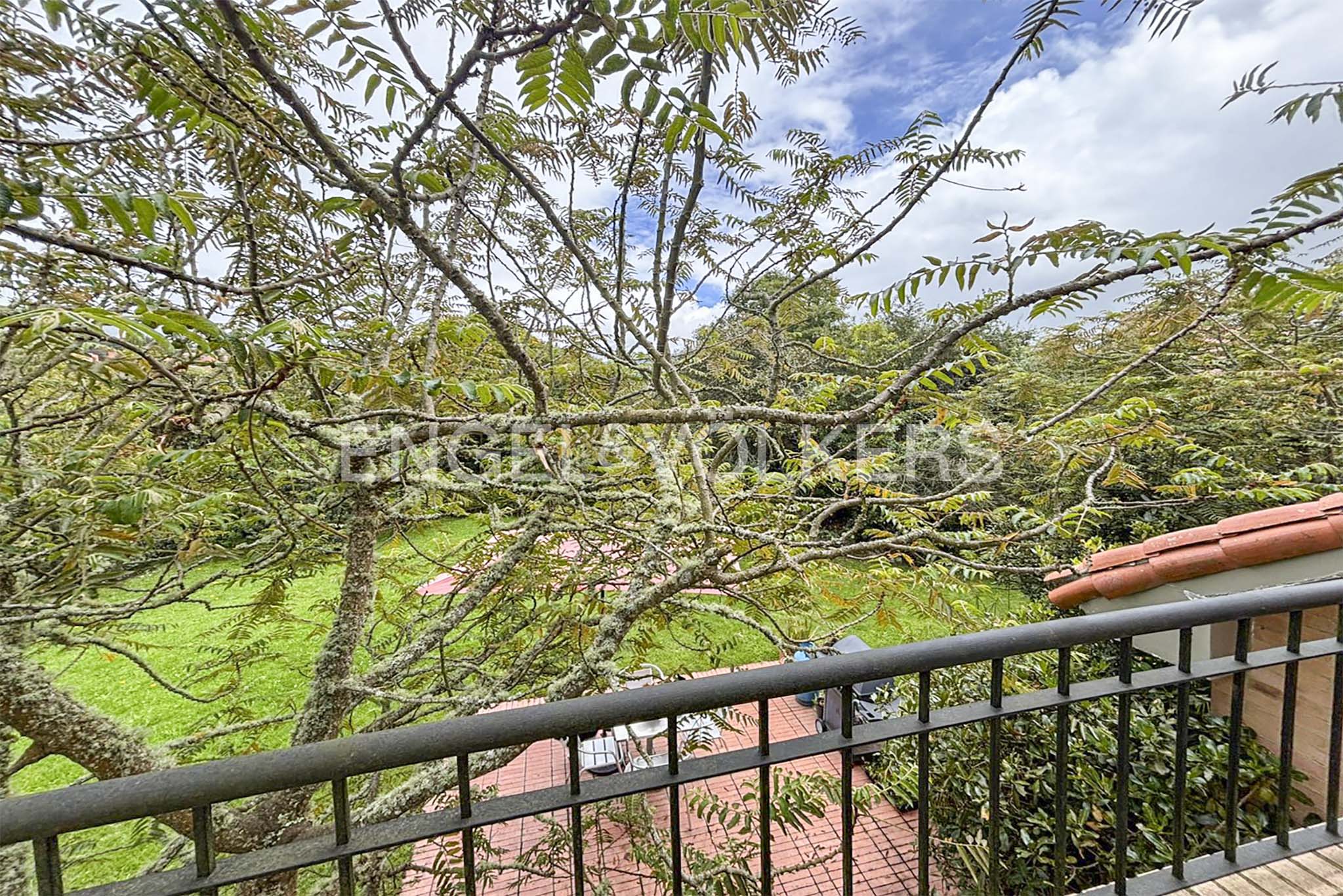 Casa con jardín y clubhouse para venta en Macadamia, La Calera
