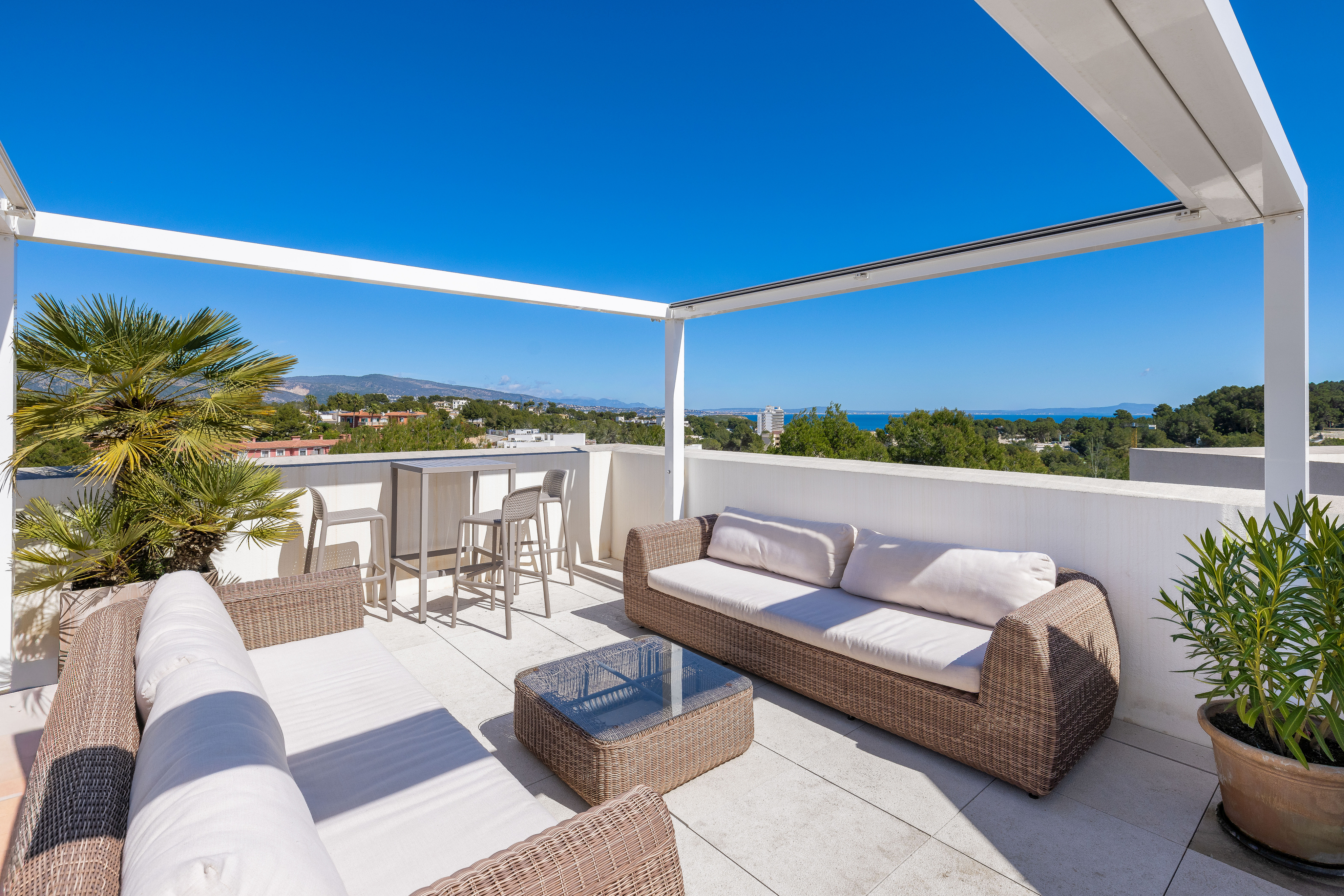 Sea view penthouse near the beach with spectacular rooftop terrace