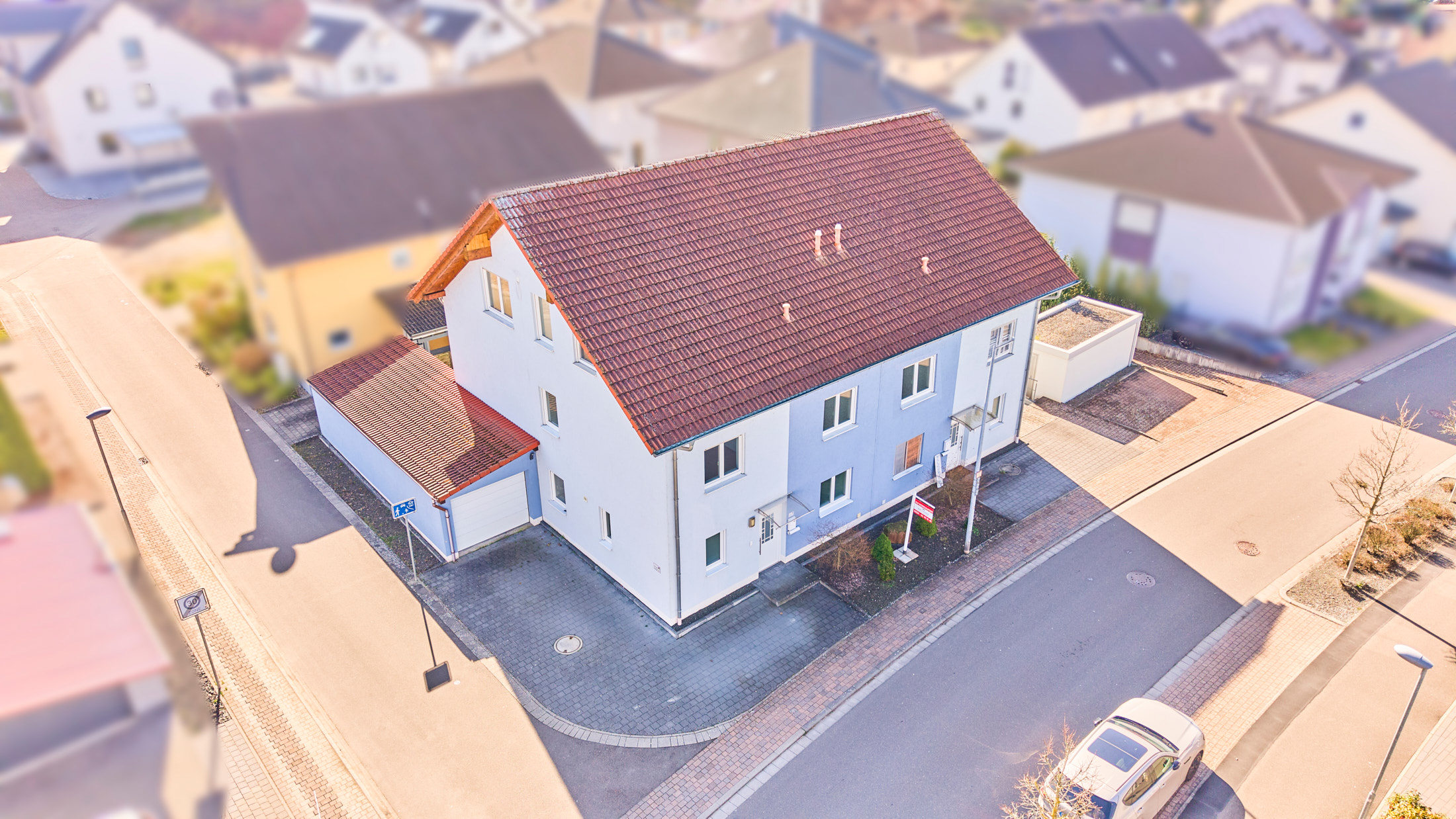 Neuwertiges Doppelhaus in hervorragender Wohnlage!