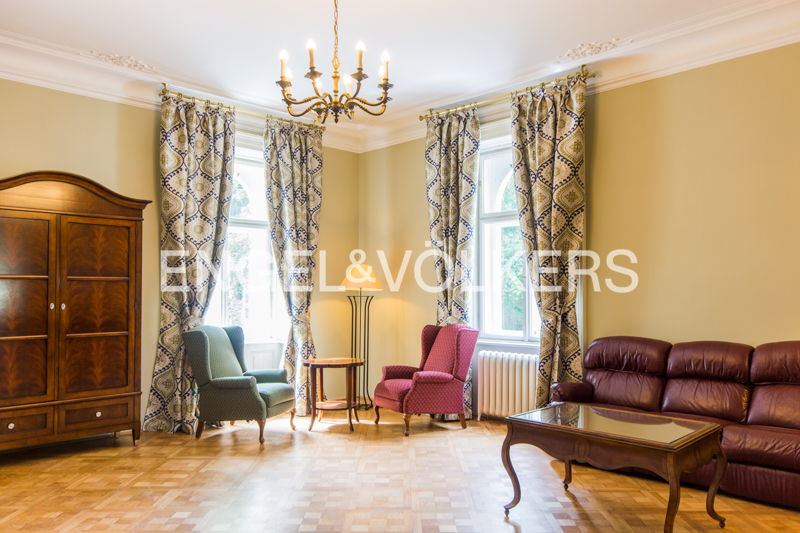 Magnificent mansion surrounded by a large garden in Prague 6