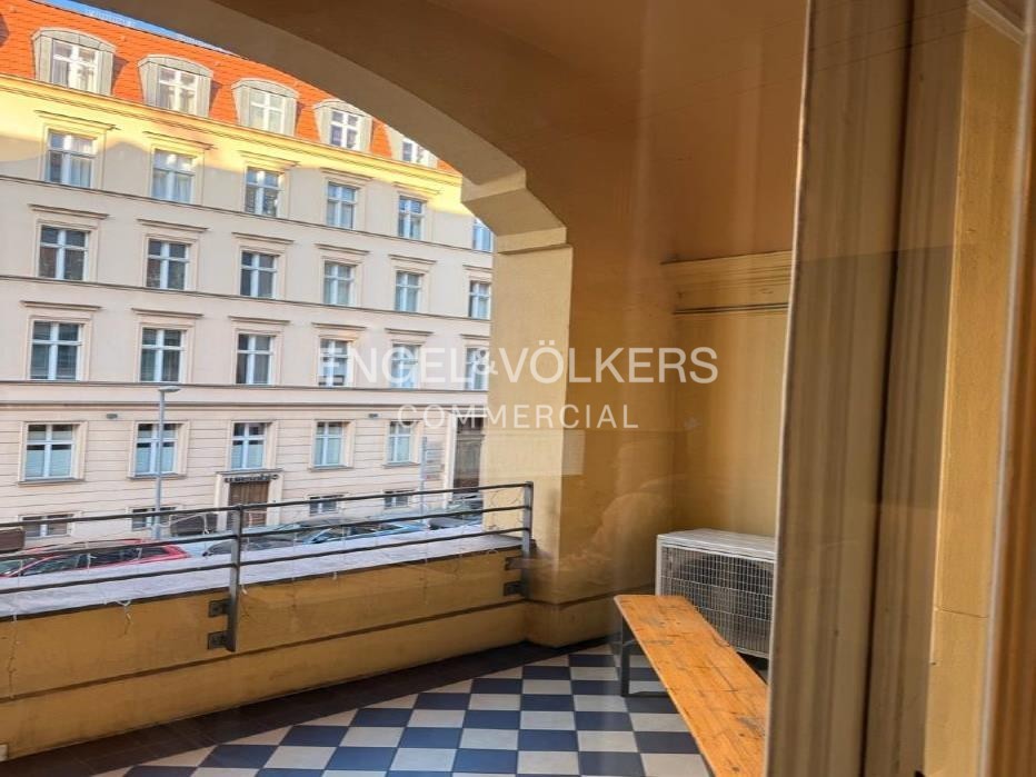Modernes Büro mit Balkon & Loggia im Regierungsviertel