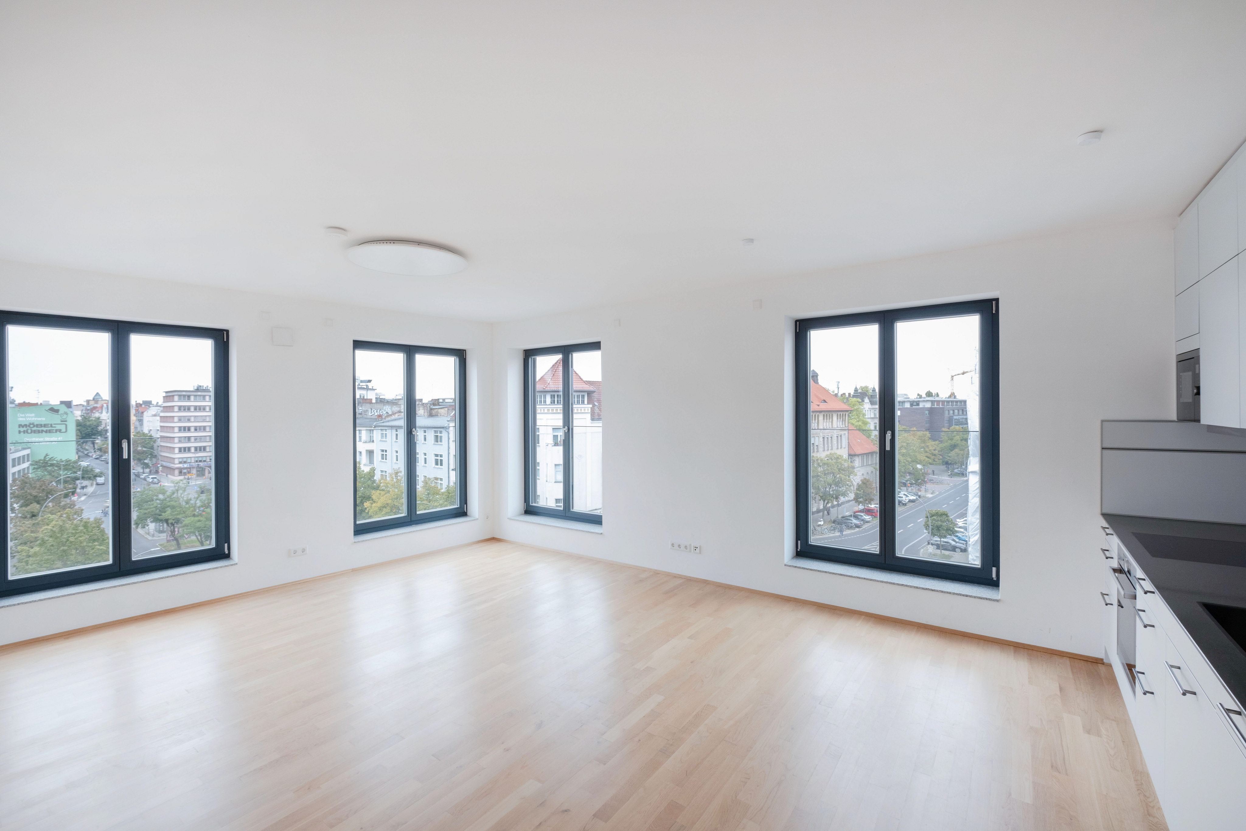 Living with a panoramic view in sought-after Wilmersdorf