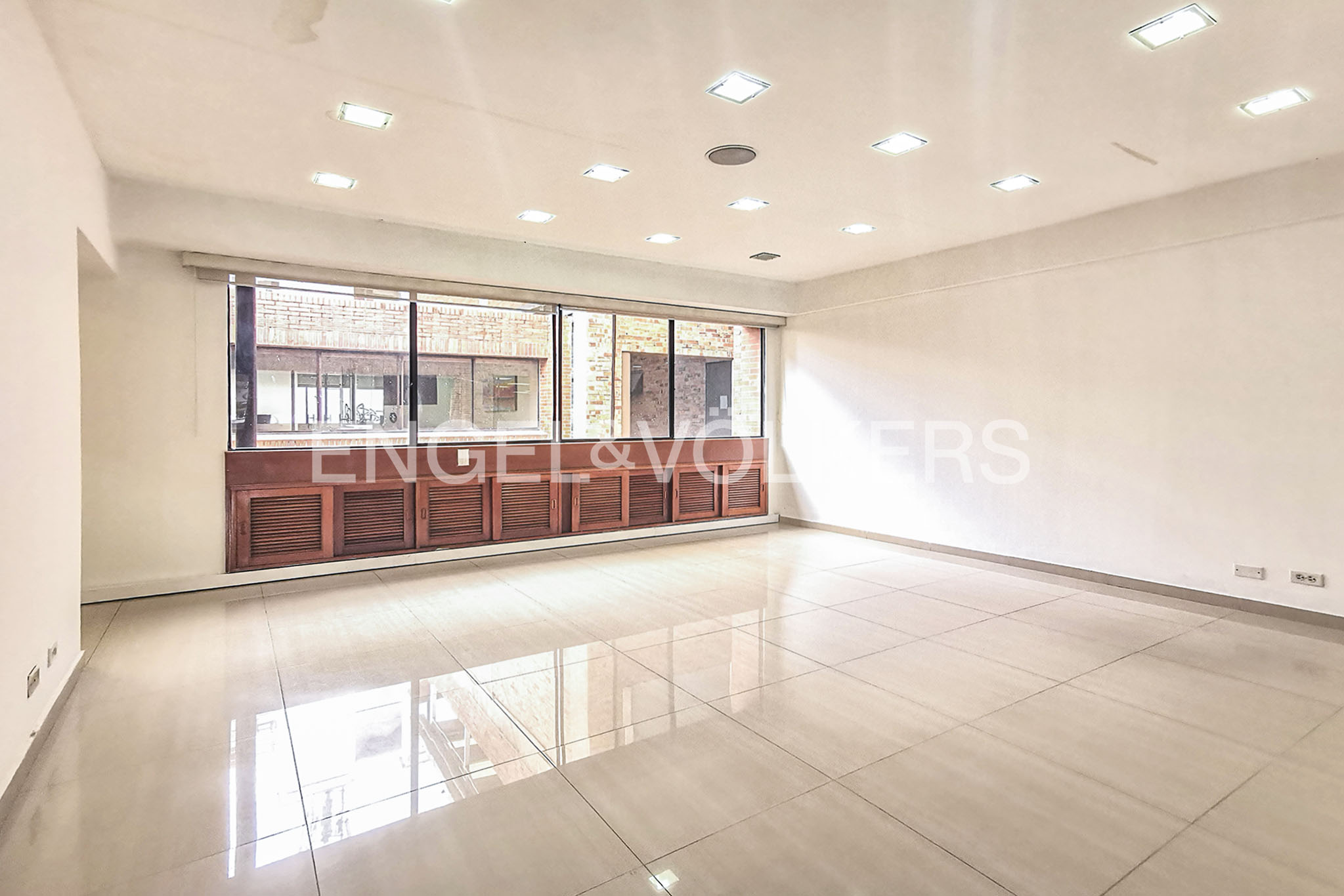 Arriendo Amplia Oficina en Chicó