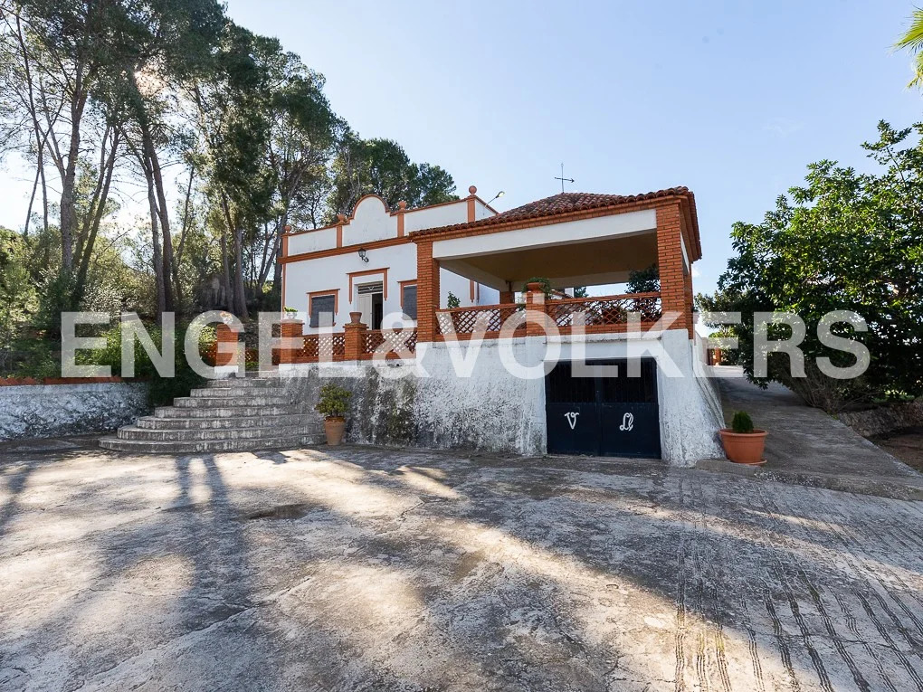 Traditional Finca with Oranges, Pool & Views