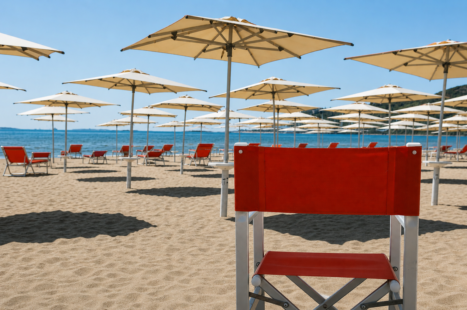 Historisches Strandbad mit Restaurant am Strand von Feniglia
